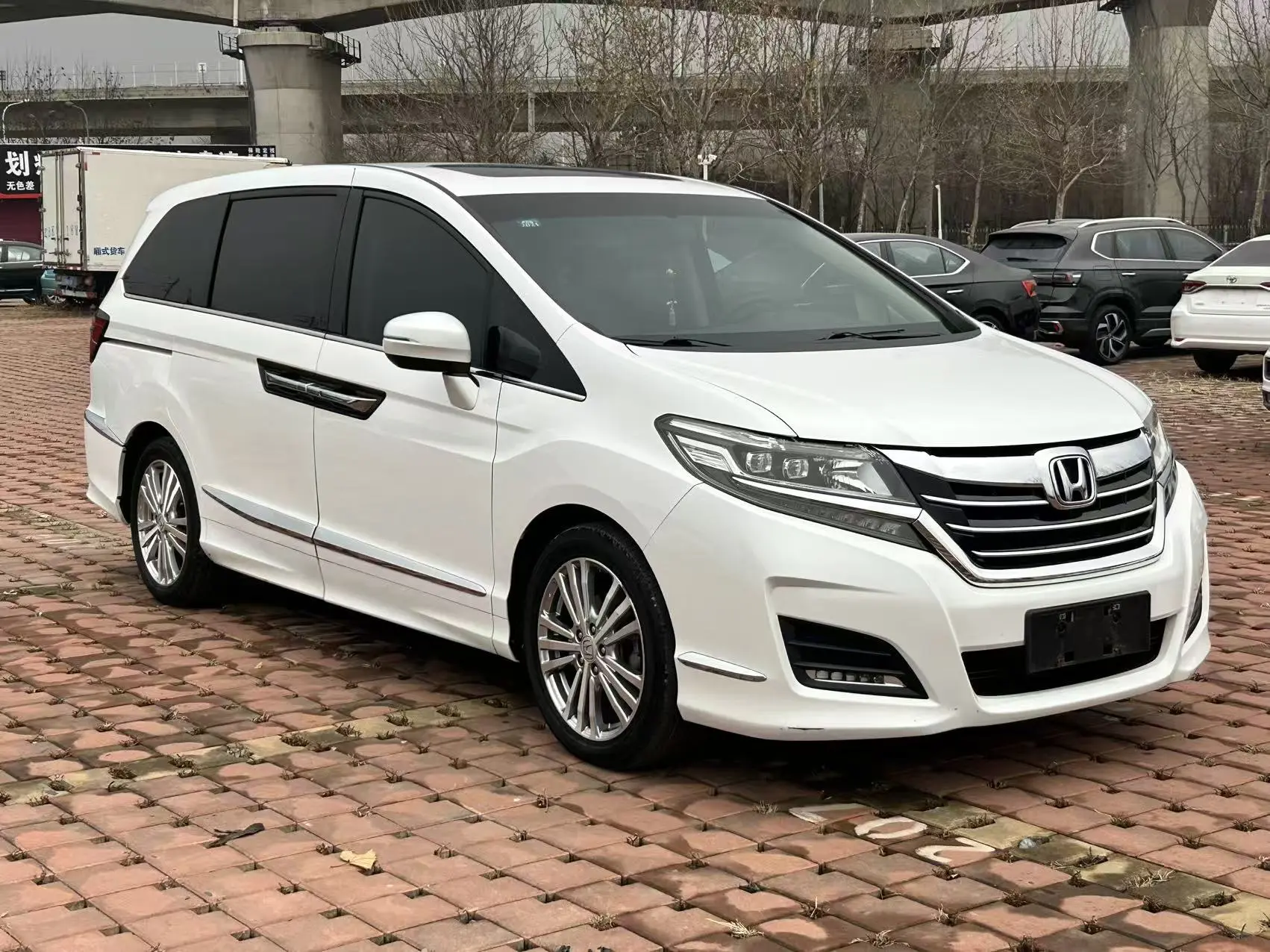 Honda Elysion (Alison)  из Китая