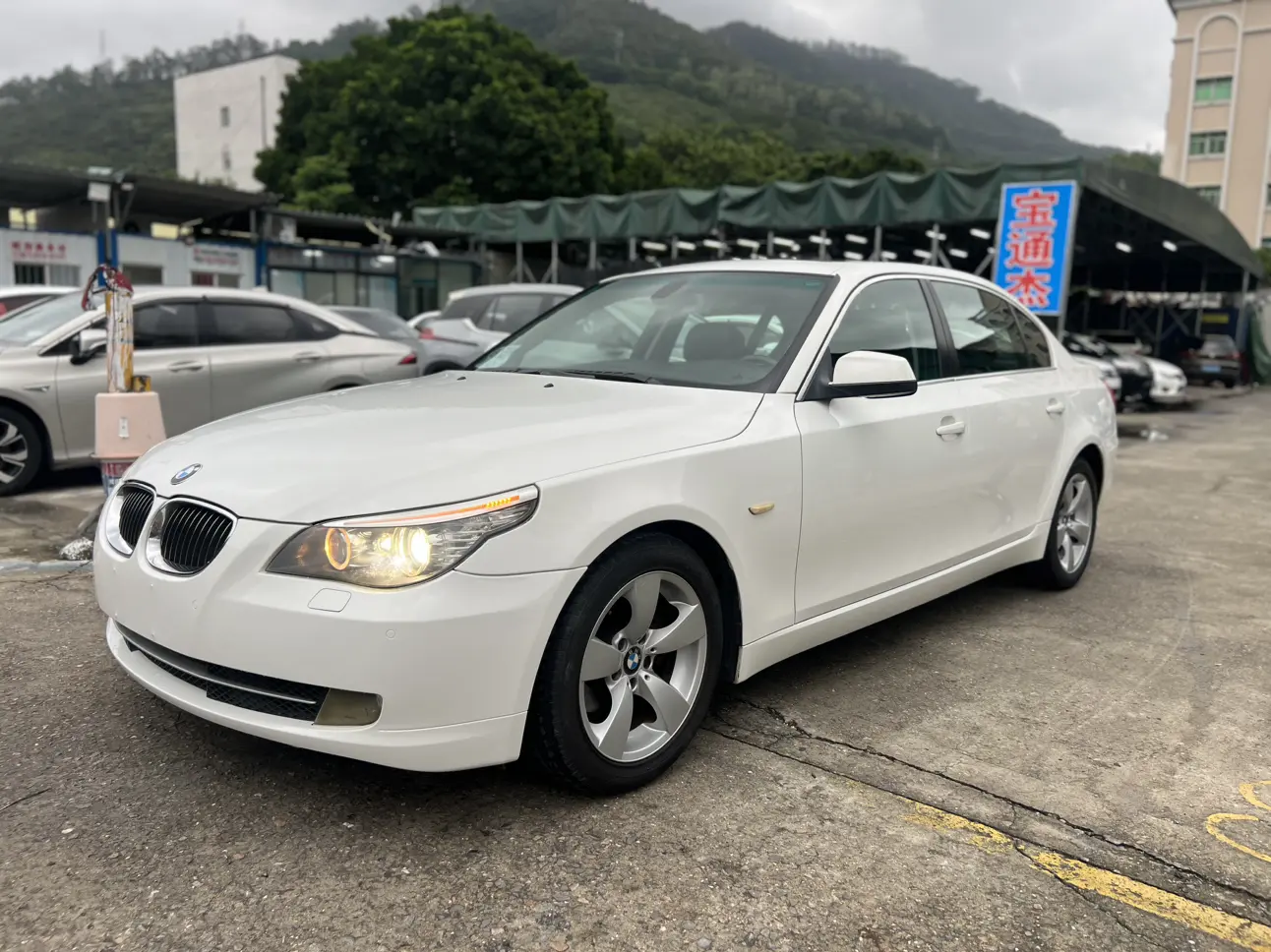 BMW 5 Series  из Китая