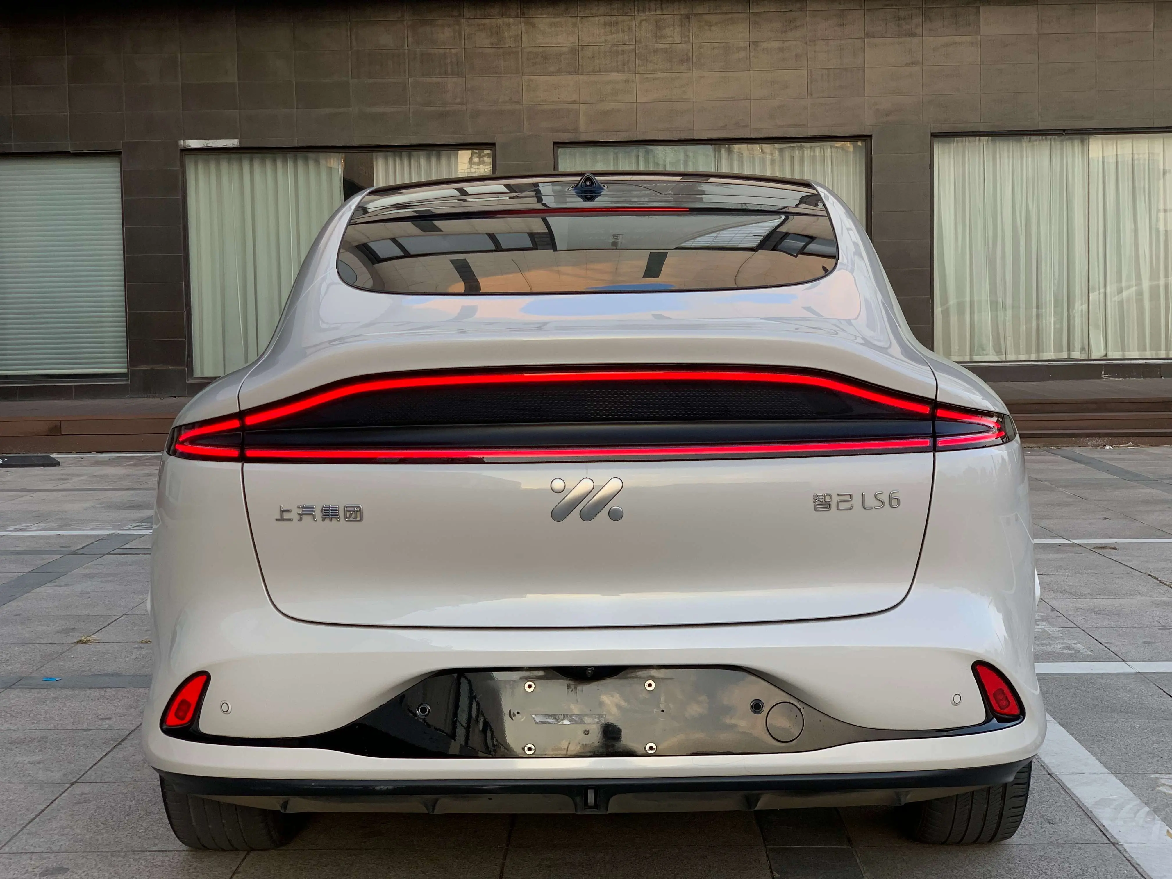 Zhiji LS6  из Китая