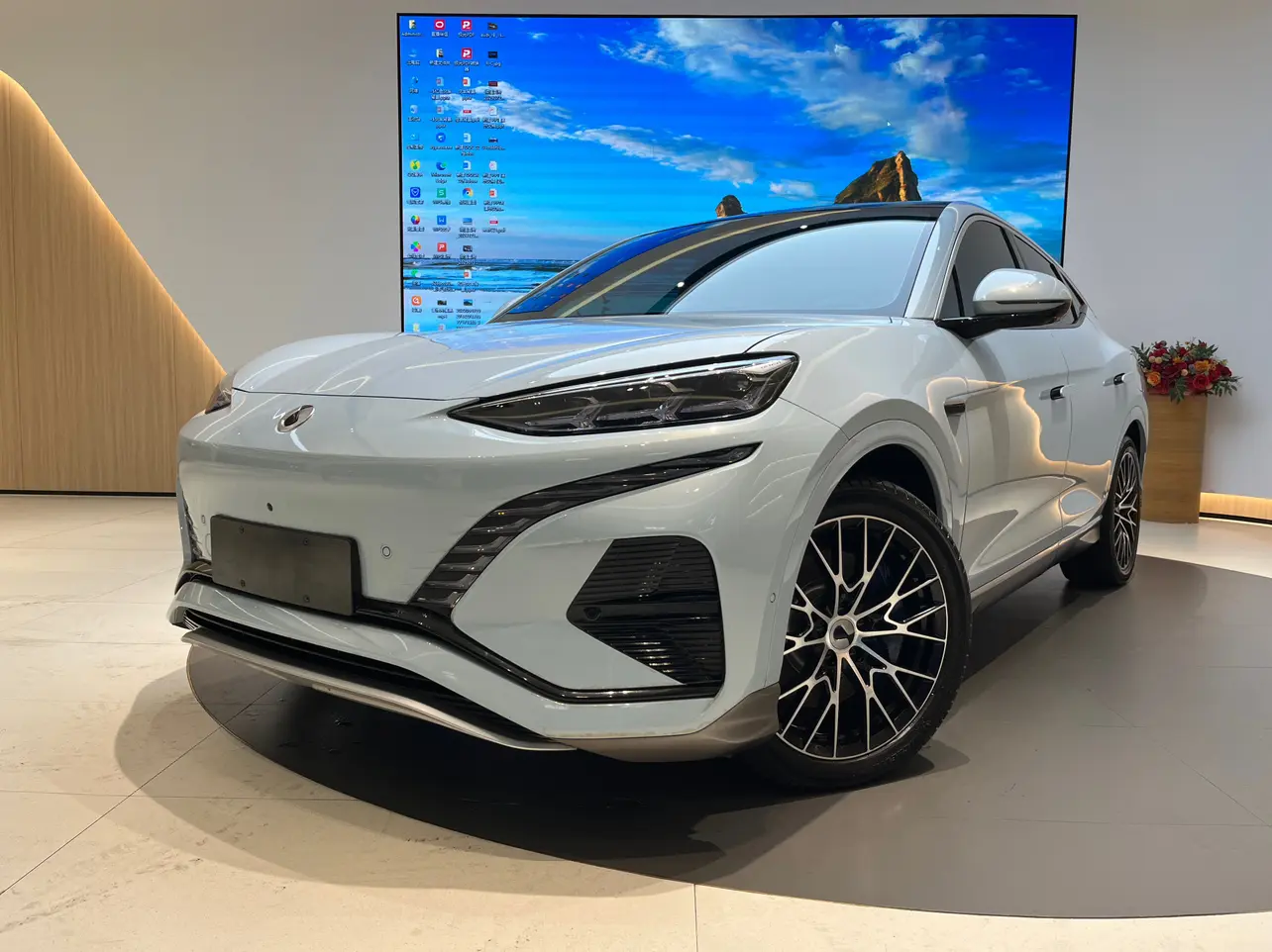 Denza N7  из Китая