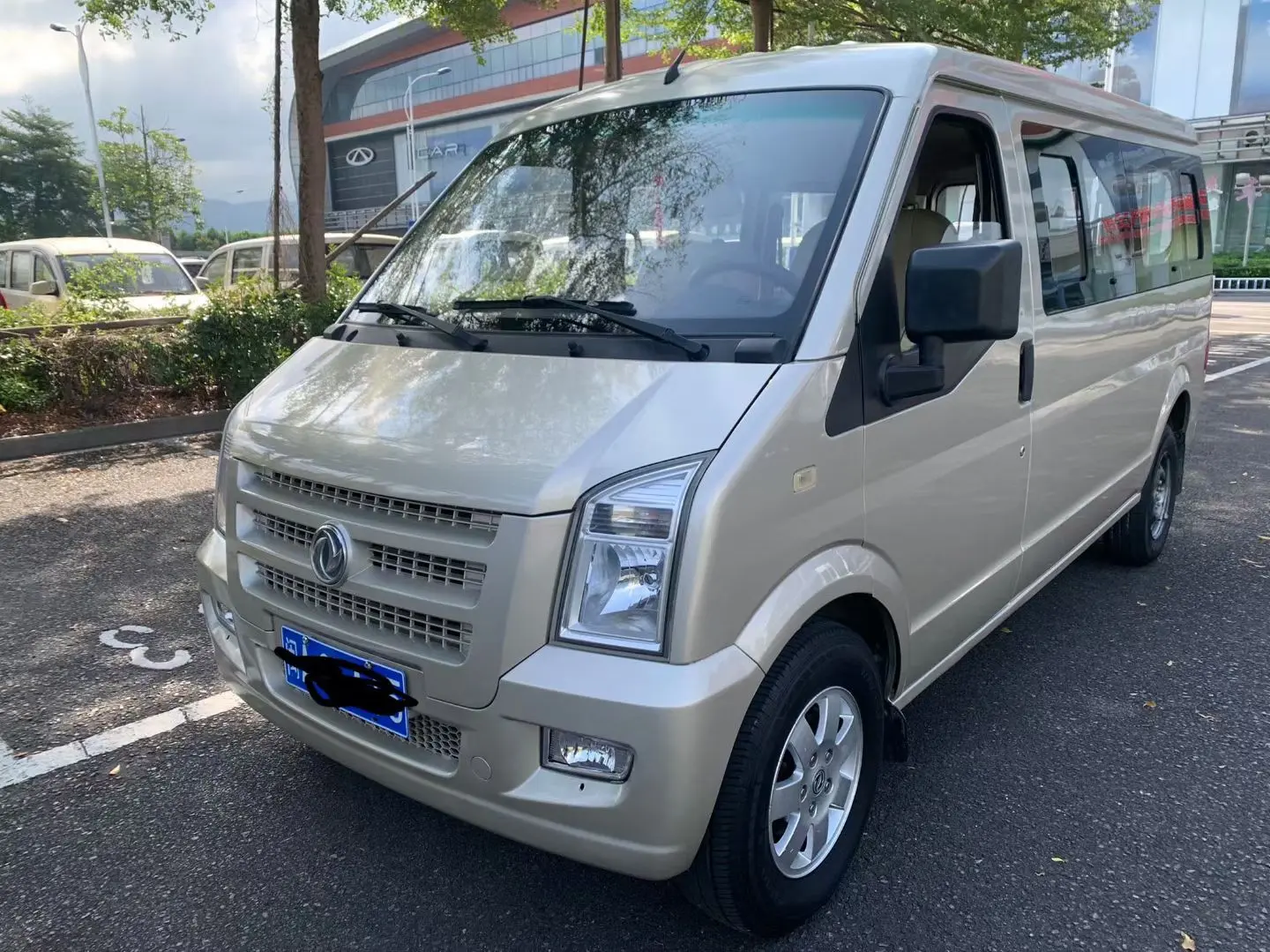 Dongfeng Xiaokang C37  из Китая