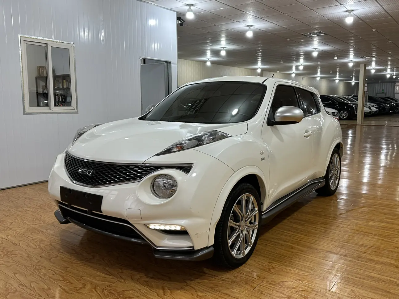 Infiniti ESQ  из Китая