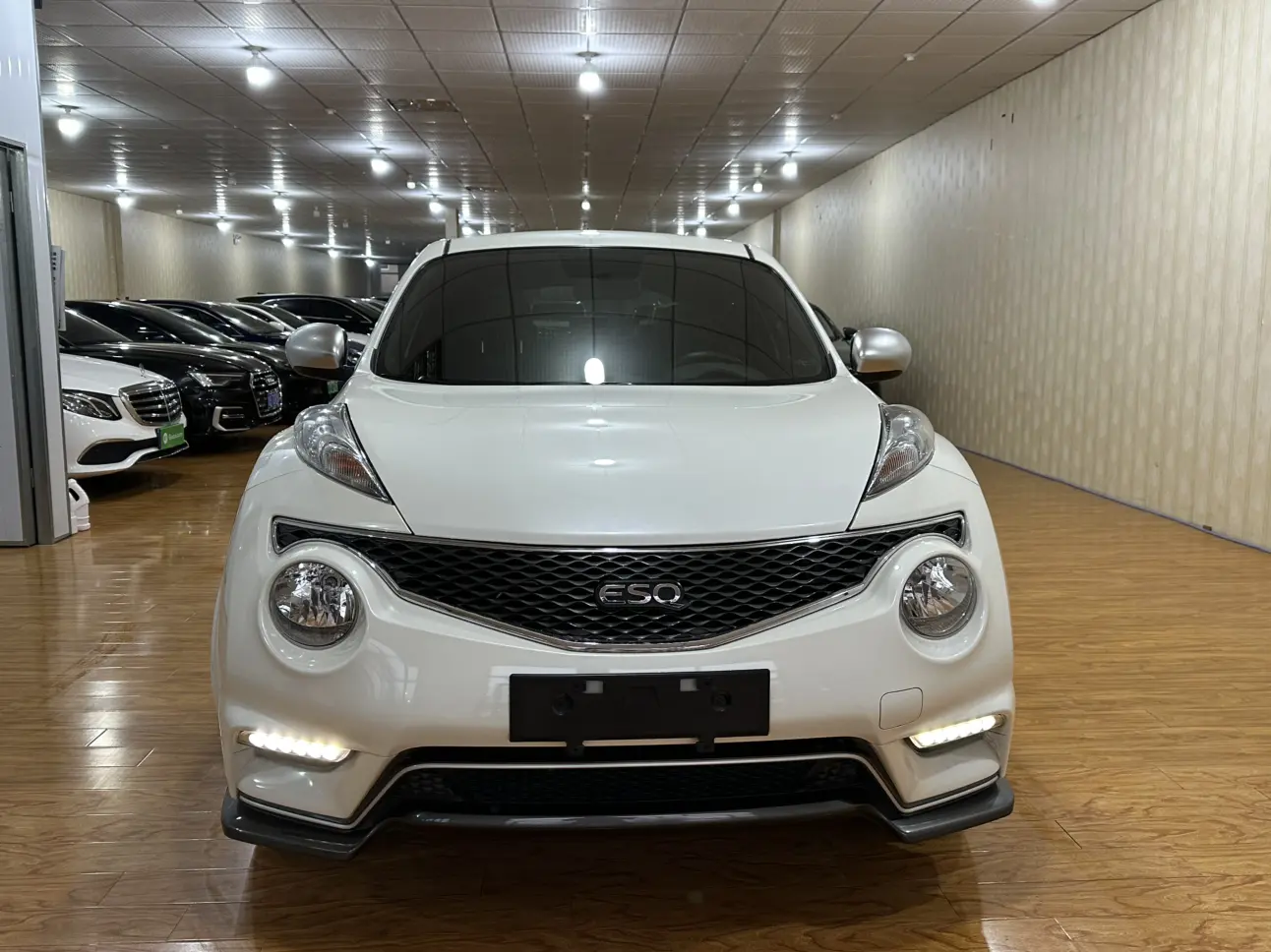 Infiniti ESQ  из Китая