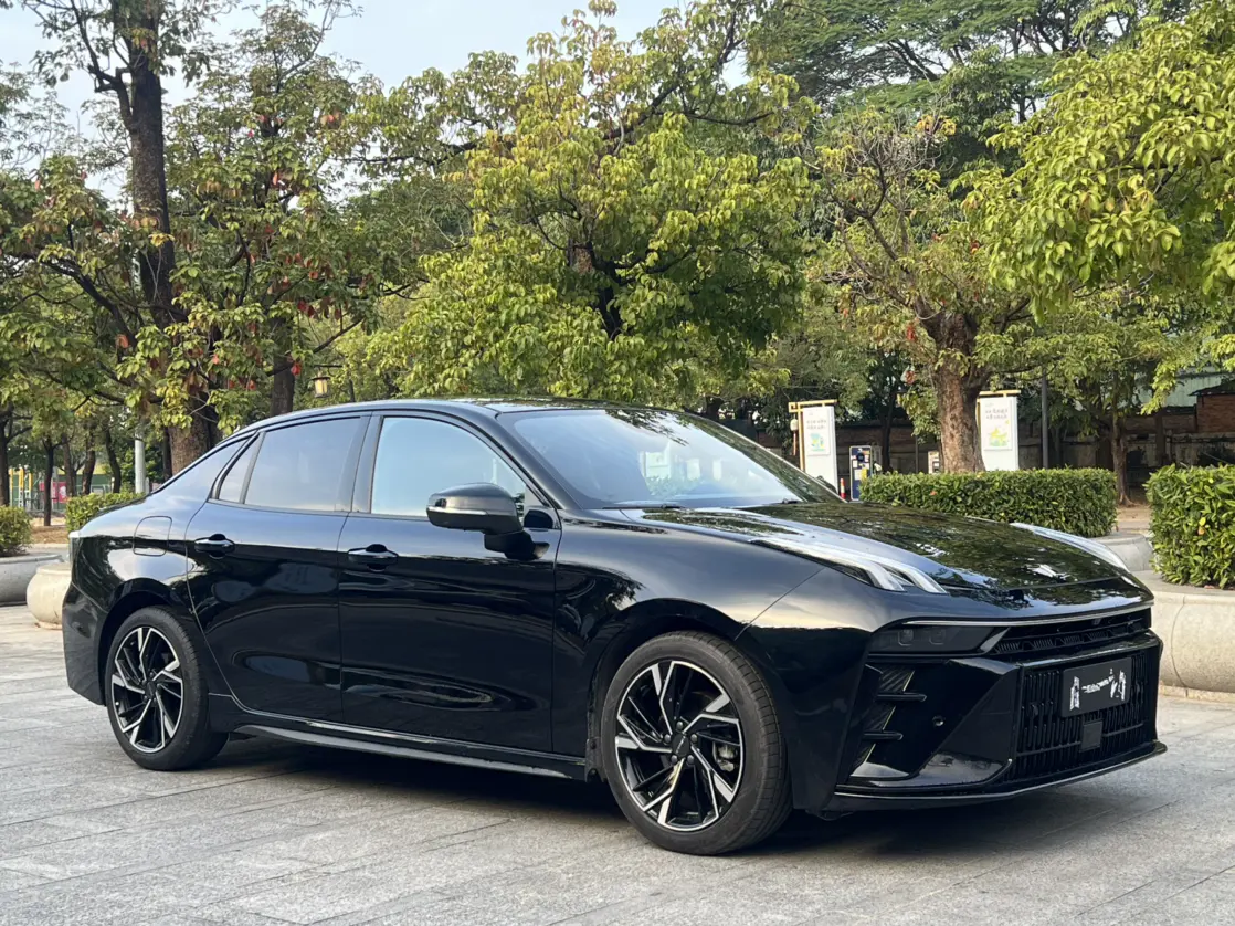 Lynk & Co 03