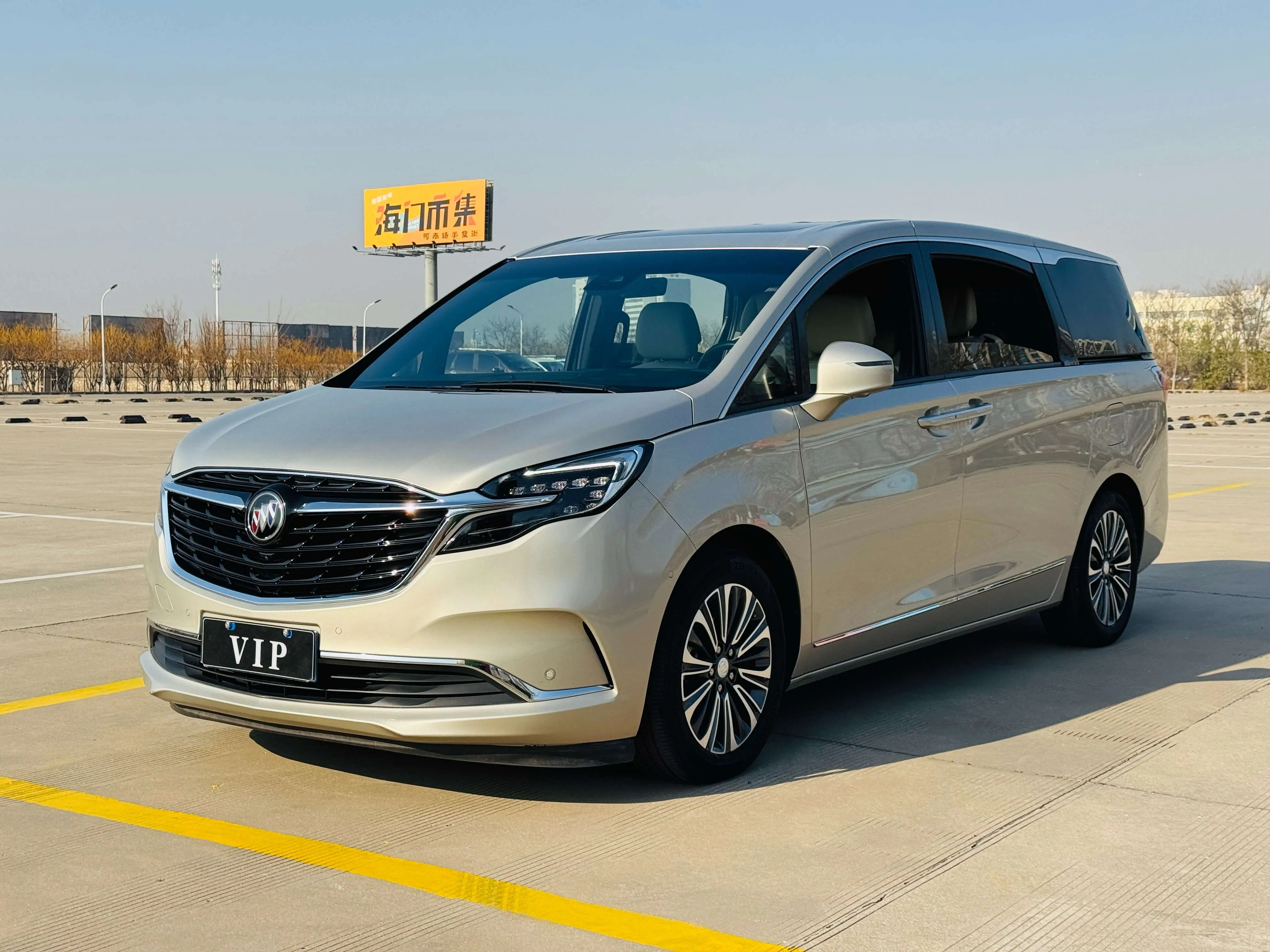 Buick GL8  из Китая