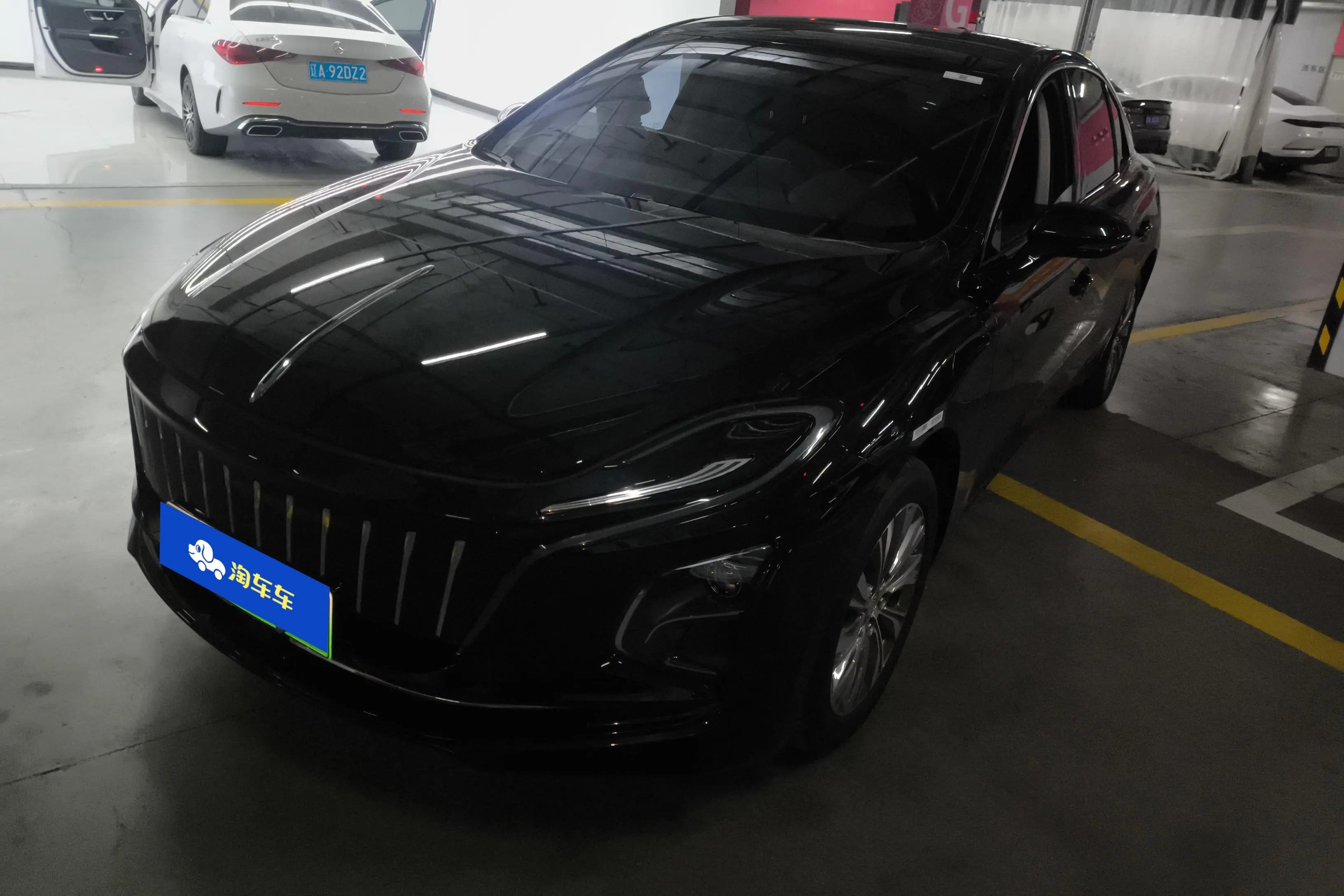 Hongqi E-QM5  из Китая