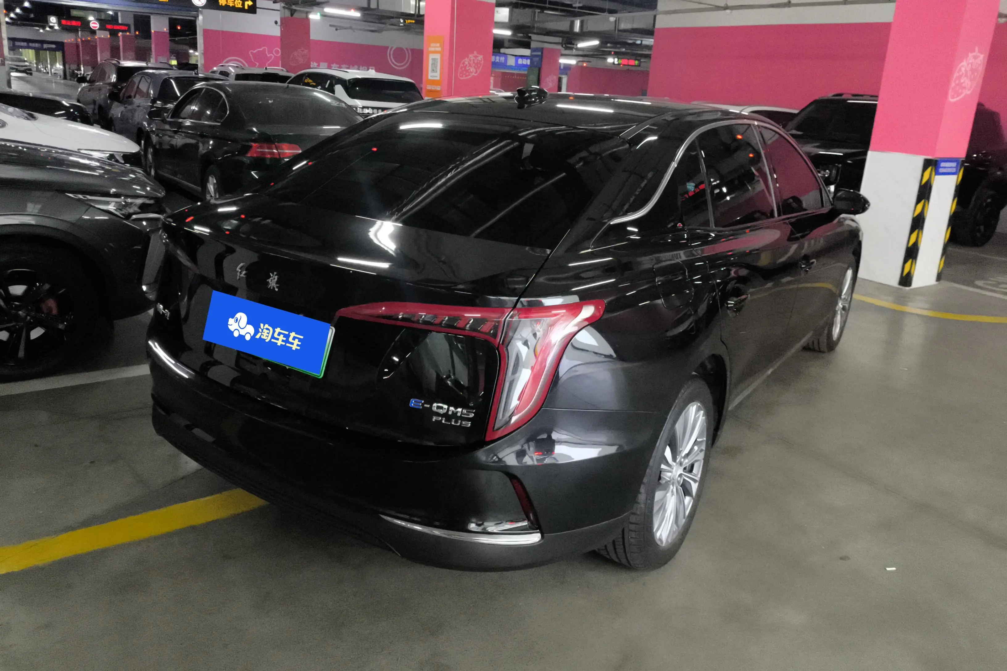 Hongqi E-QM5  из Китая