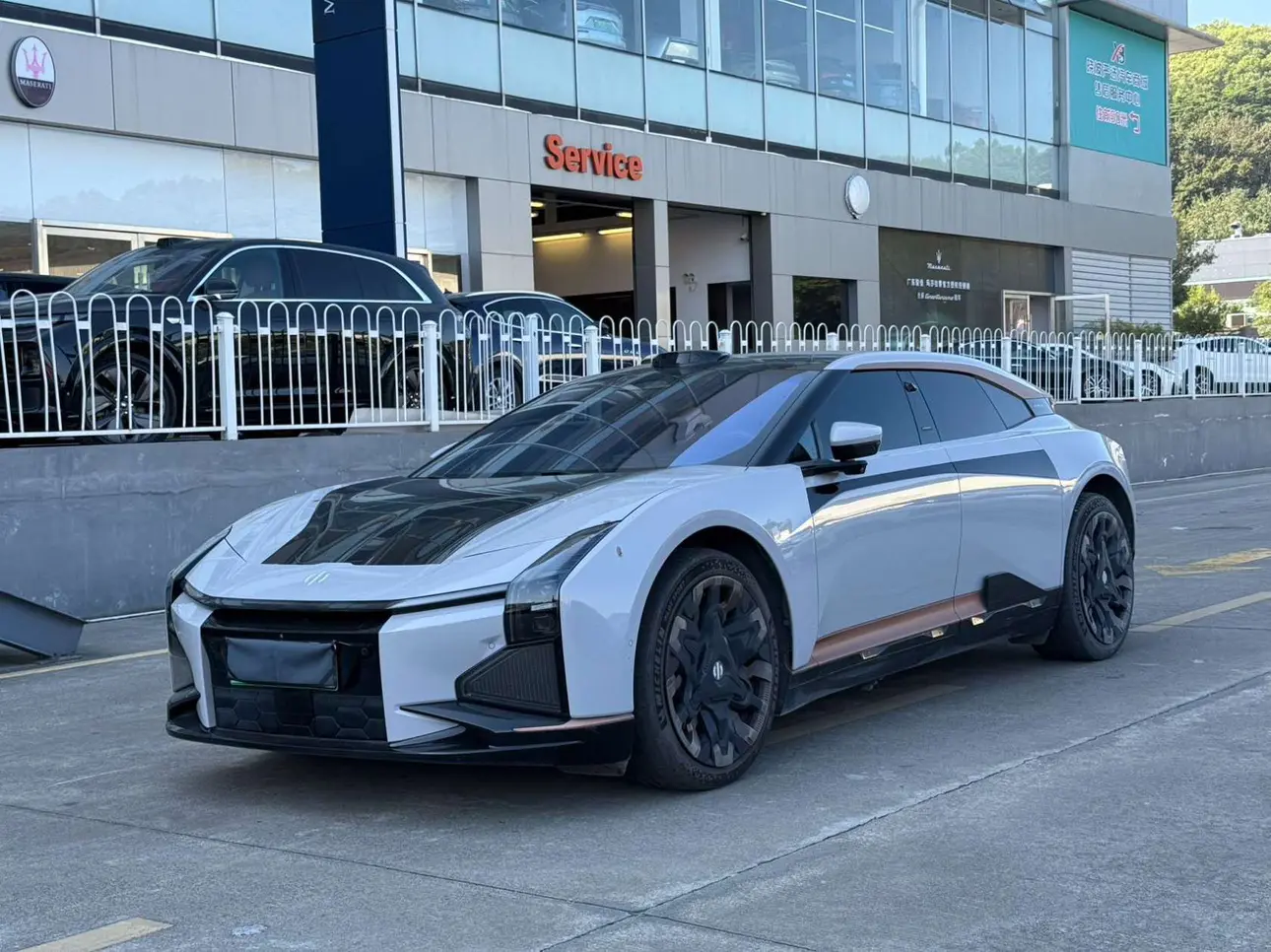 HiPhi Z  из Китая