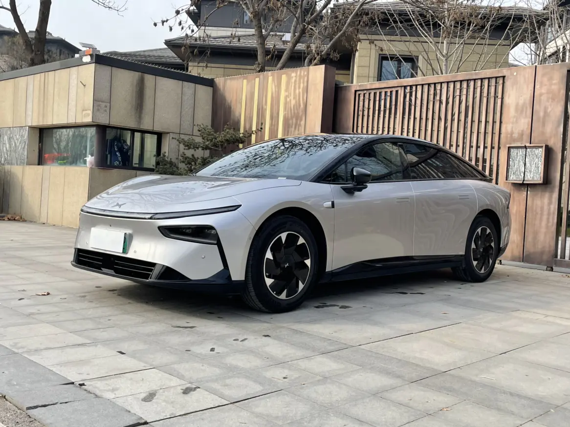 Xpeng P7+  из Китая