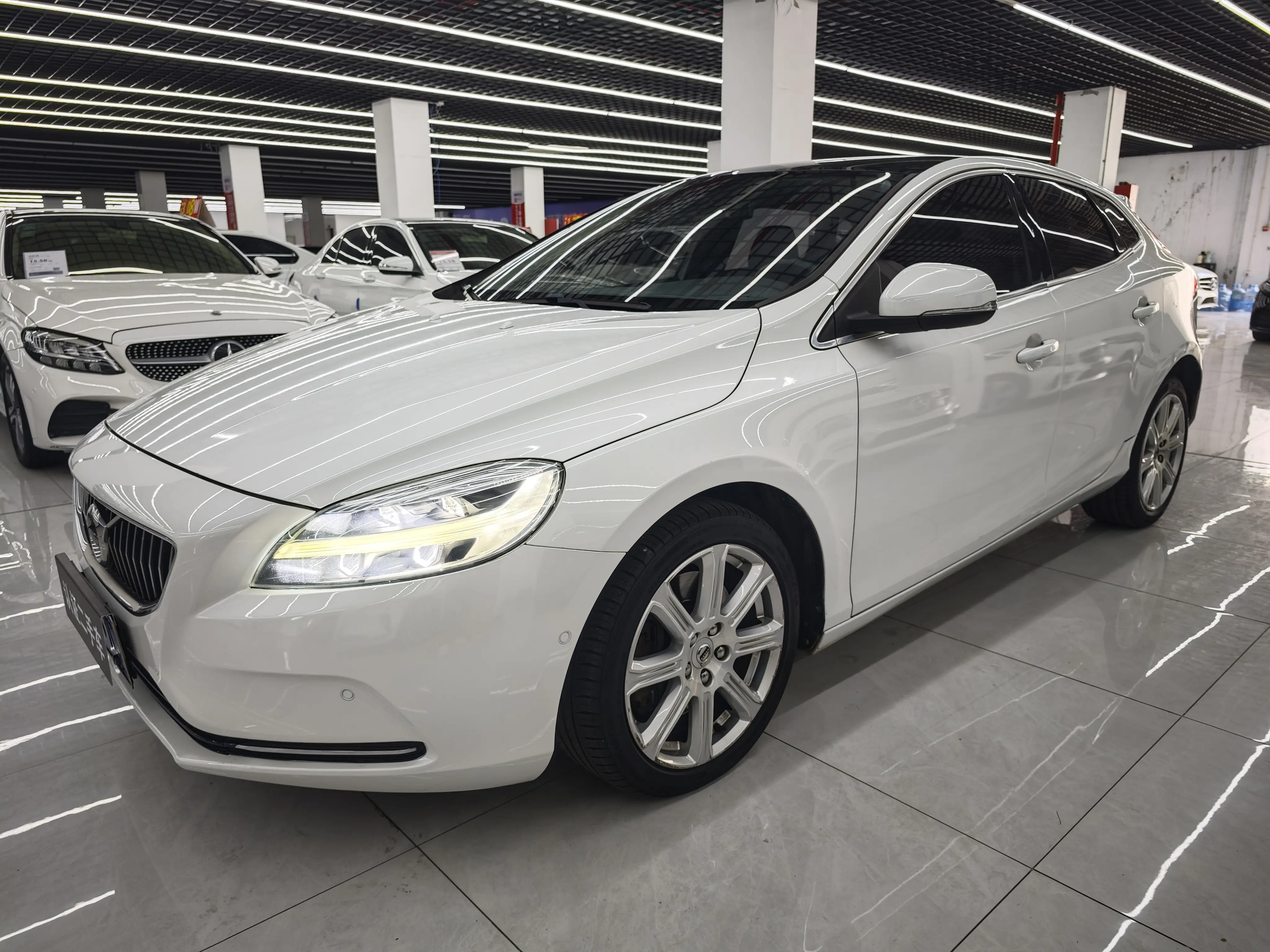 Volvo V40  из Китая