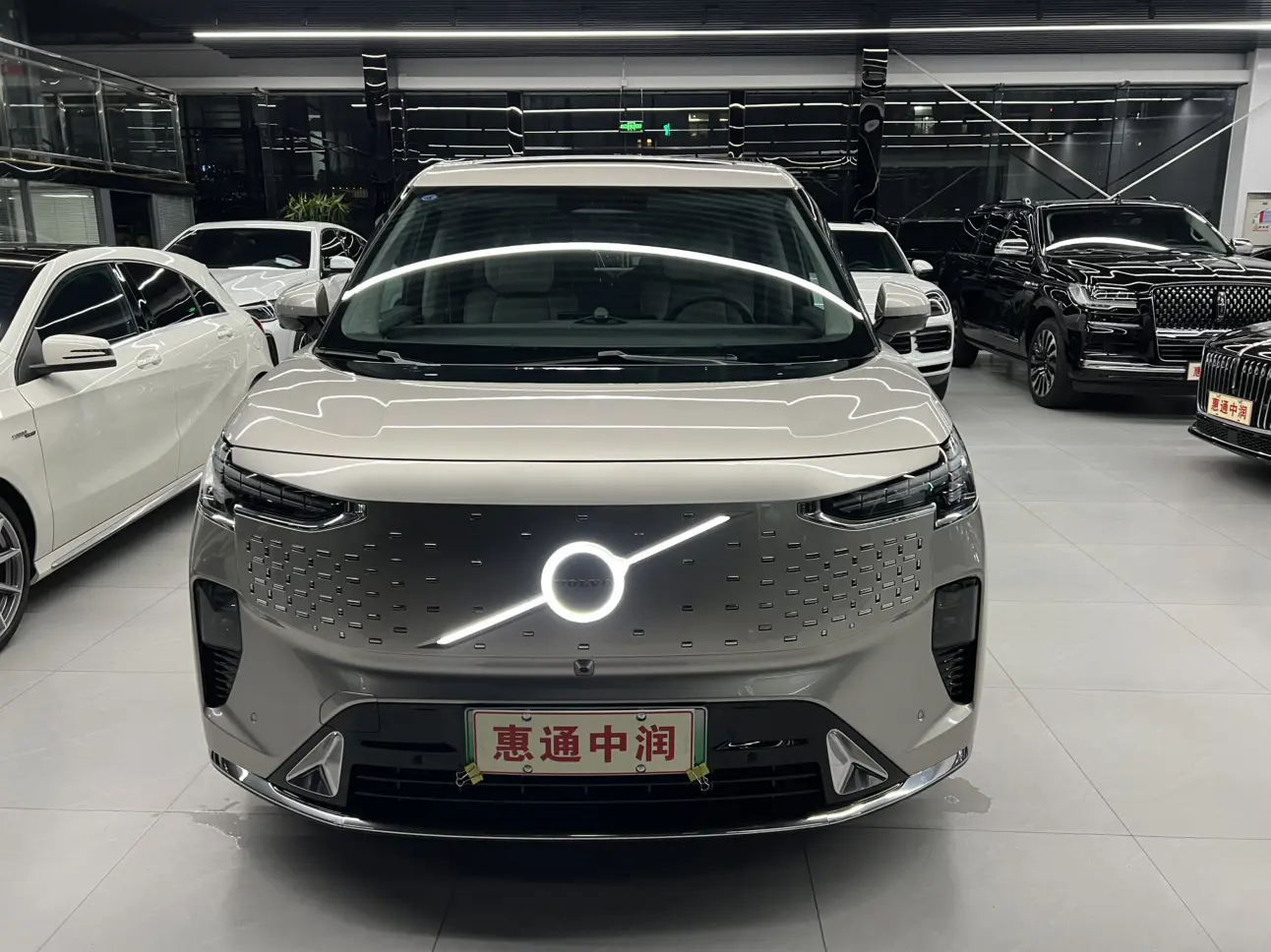 Volvo EM90  из Китая