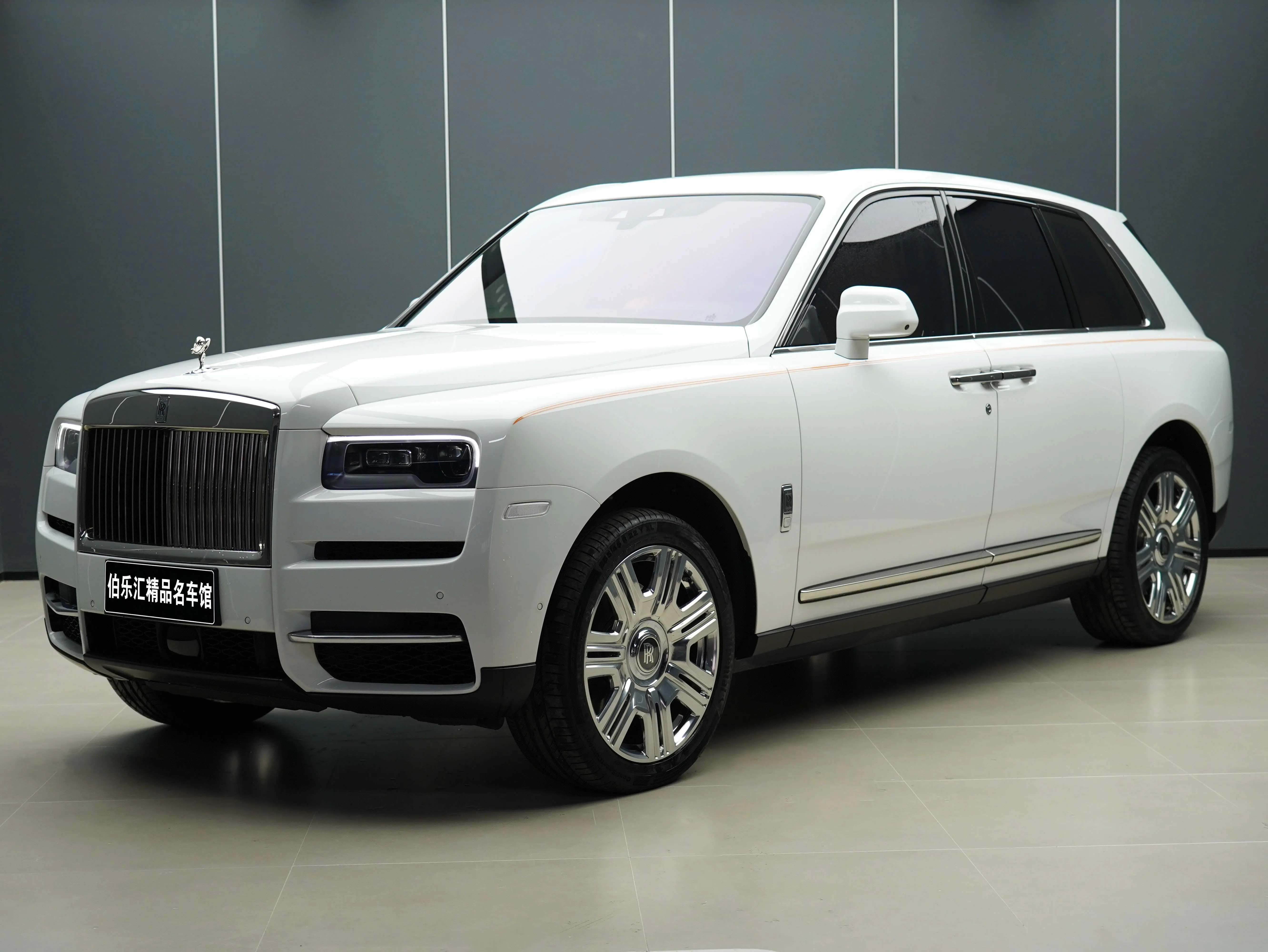 Rolls Royce Cullinan  из Китая