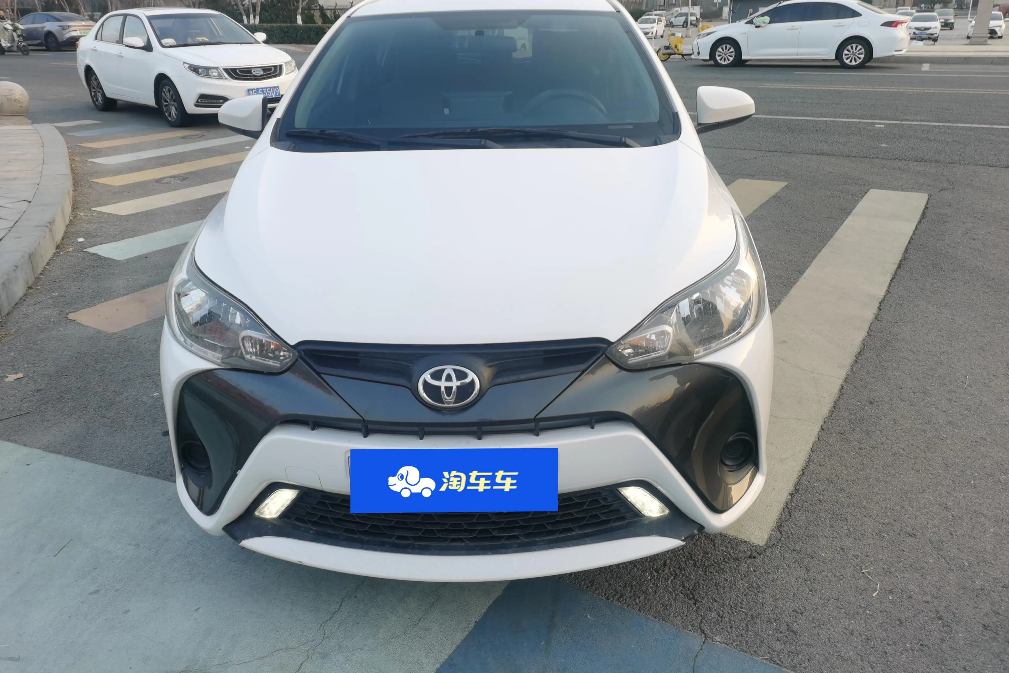 Toyota Yaris L  из Китая