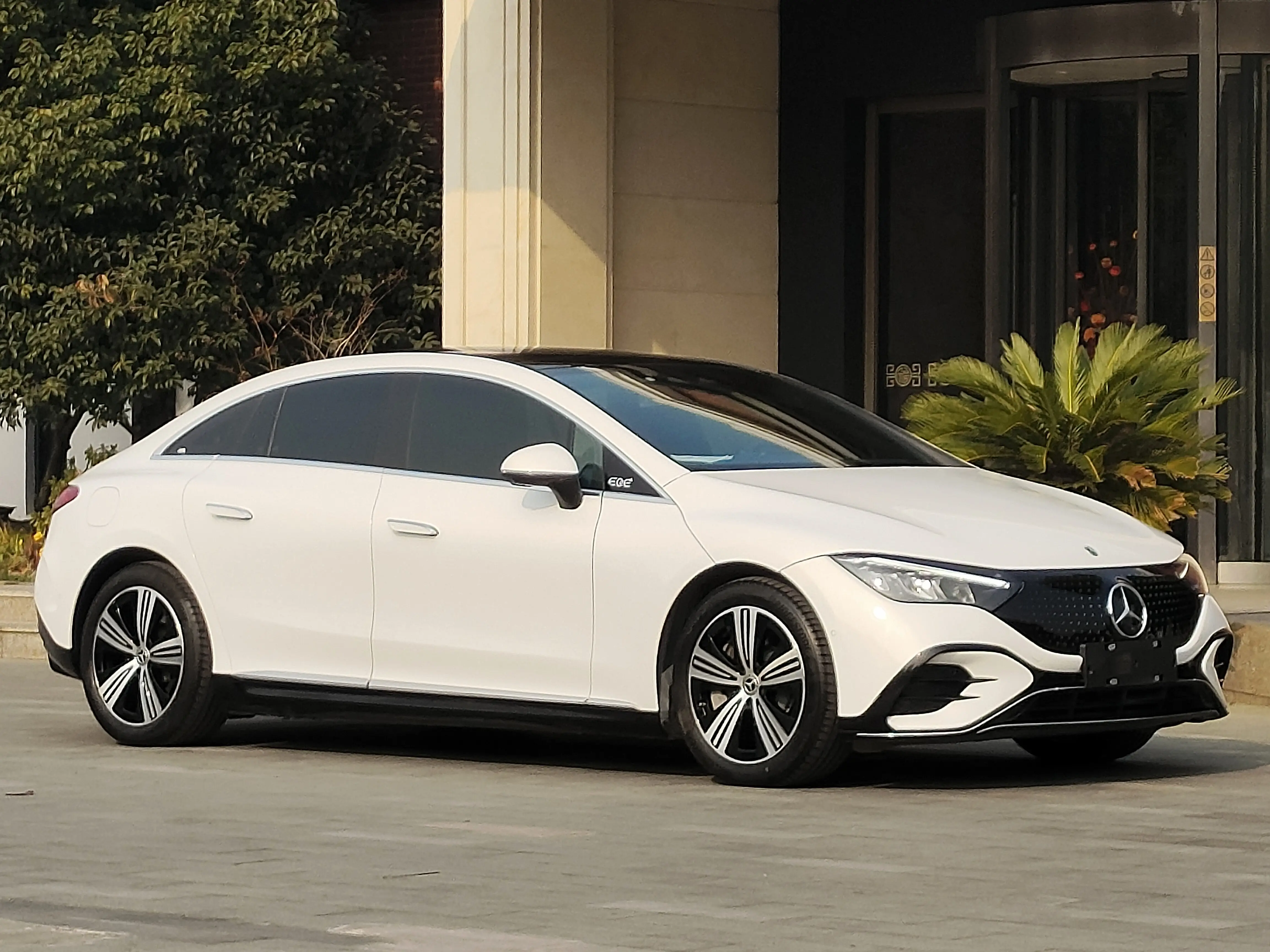 Mercedes-Benz EQE  из Китая