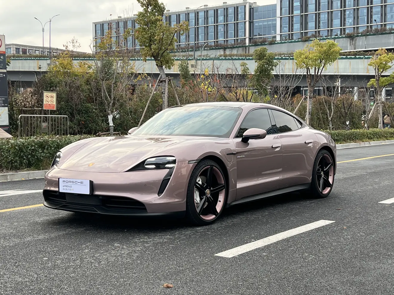 Porsche Taycan  из Китая