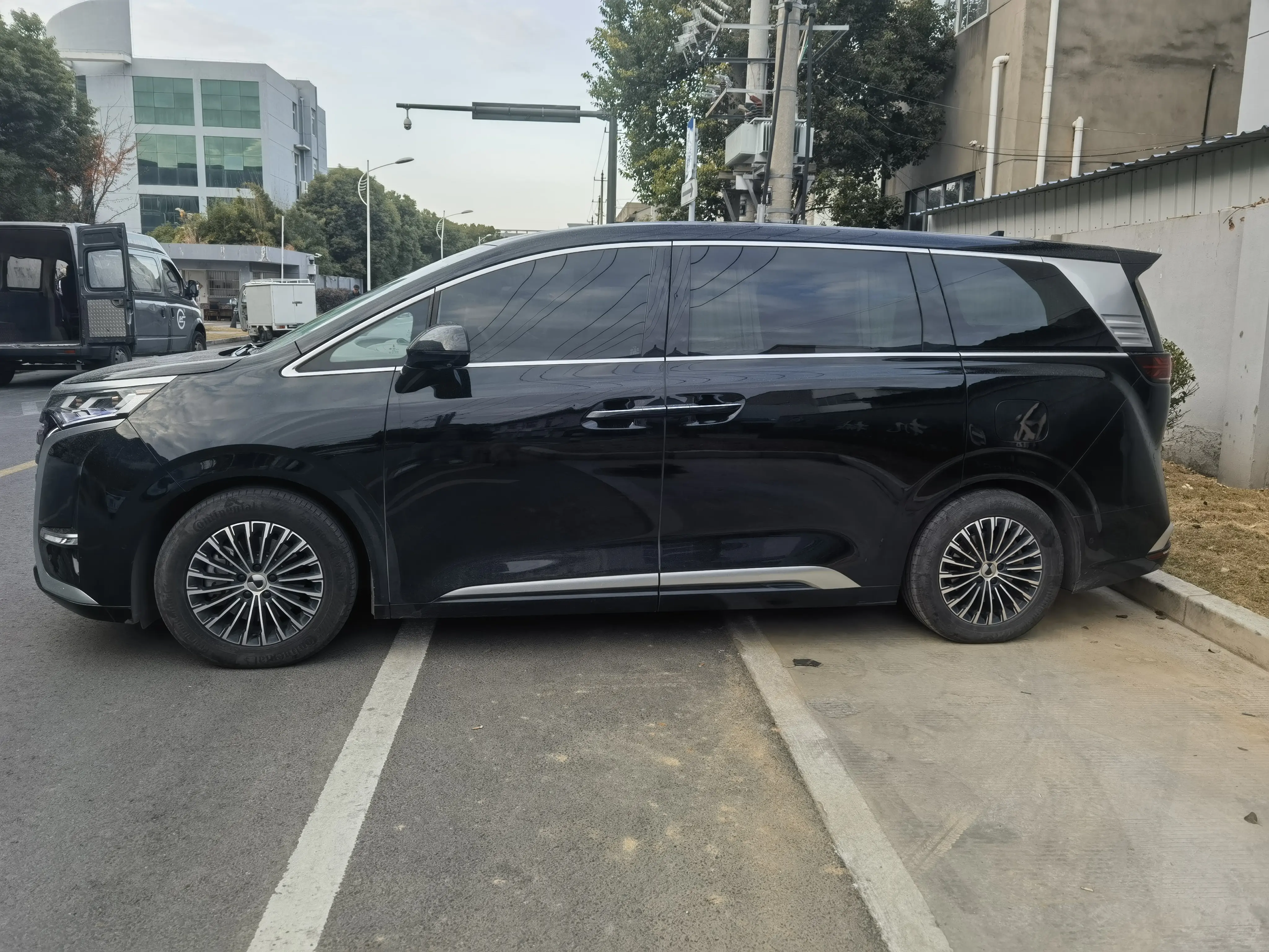 Denza D9 DM  из Китая