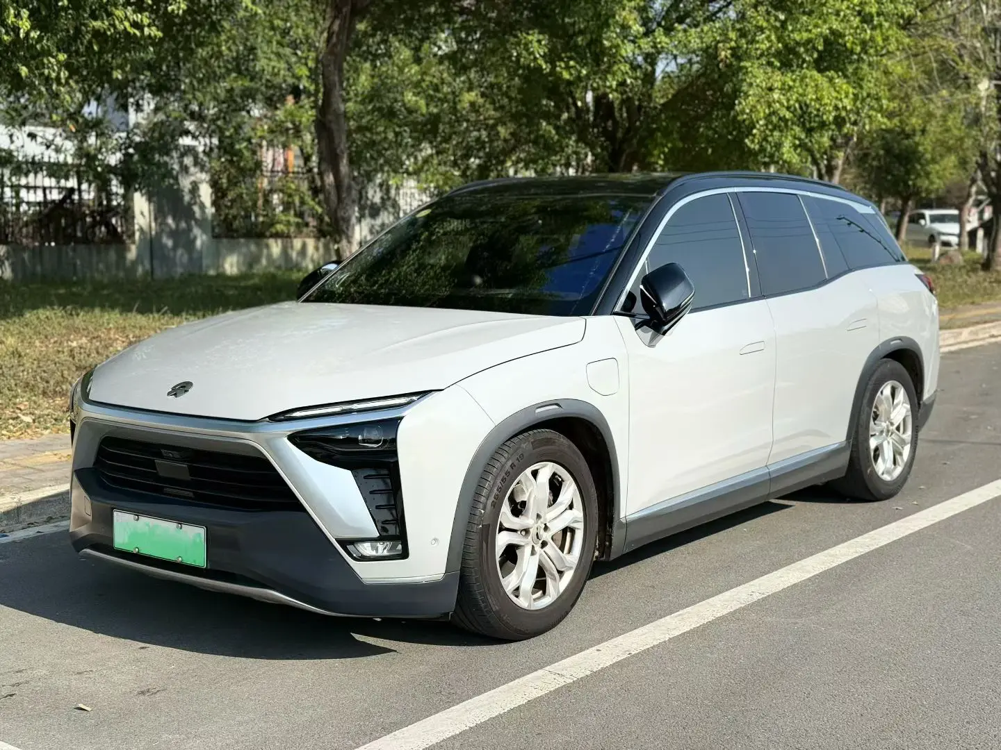 NIO ES8