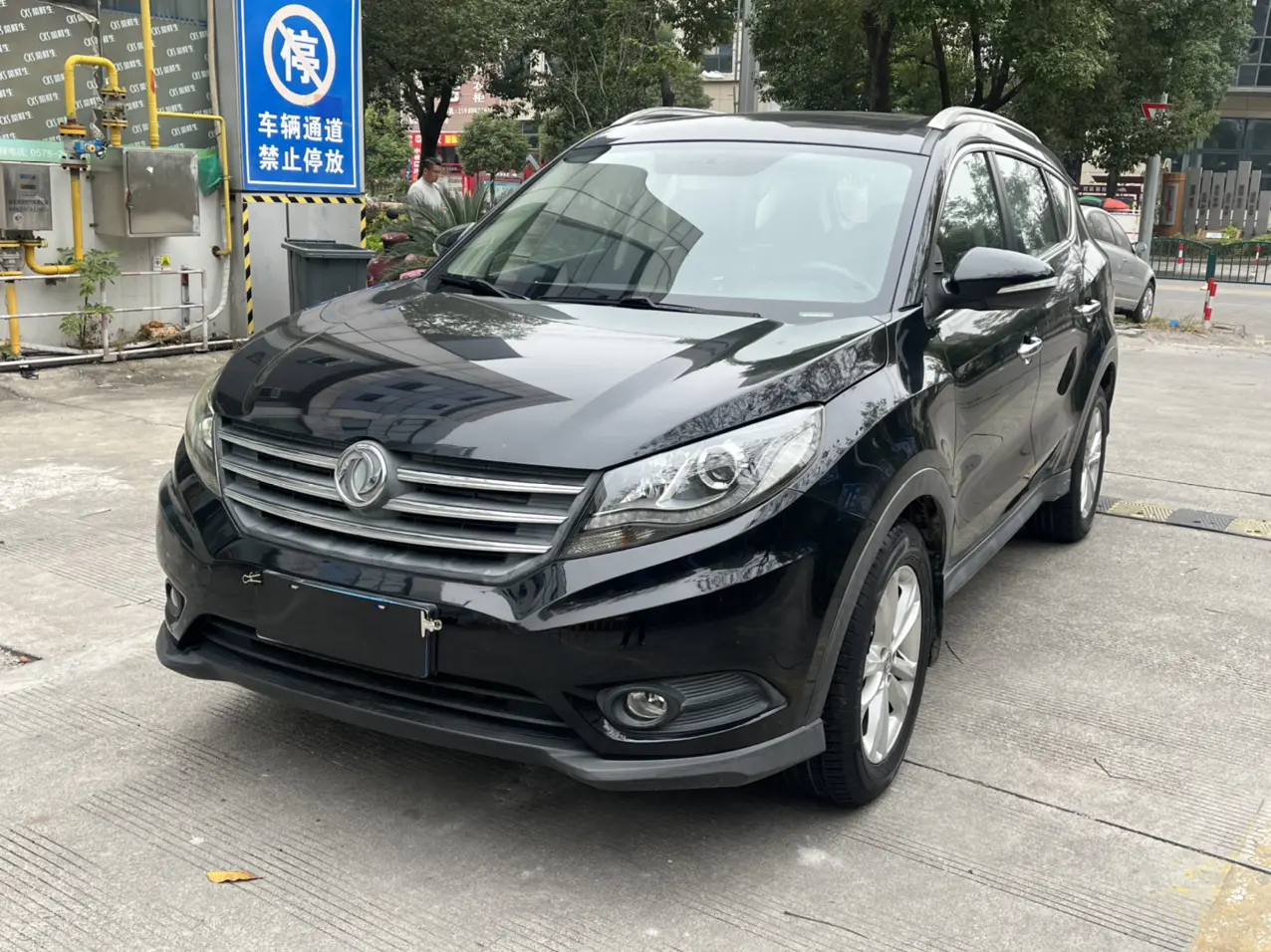 Dongfeng Fengon 580  из Китая