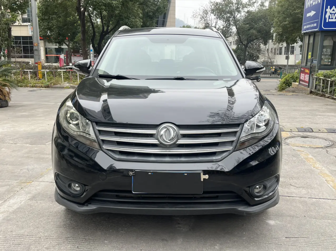 Dongfeng Fengon 580  из Китая