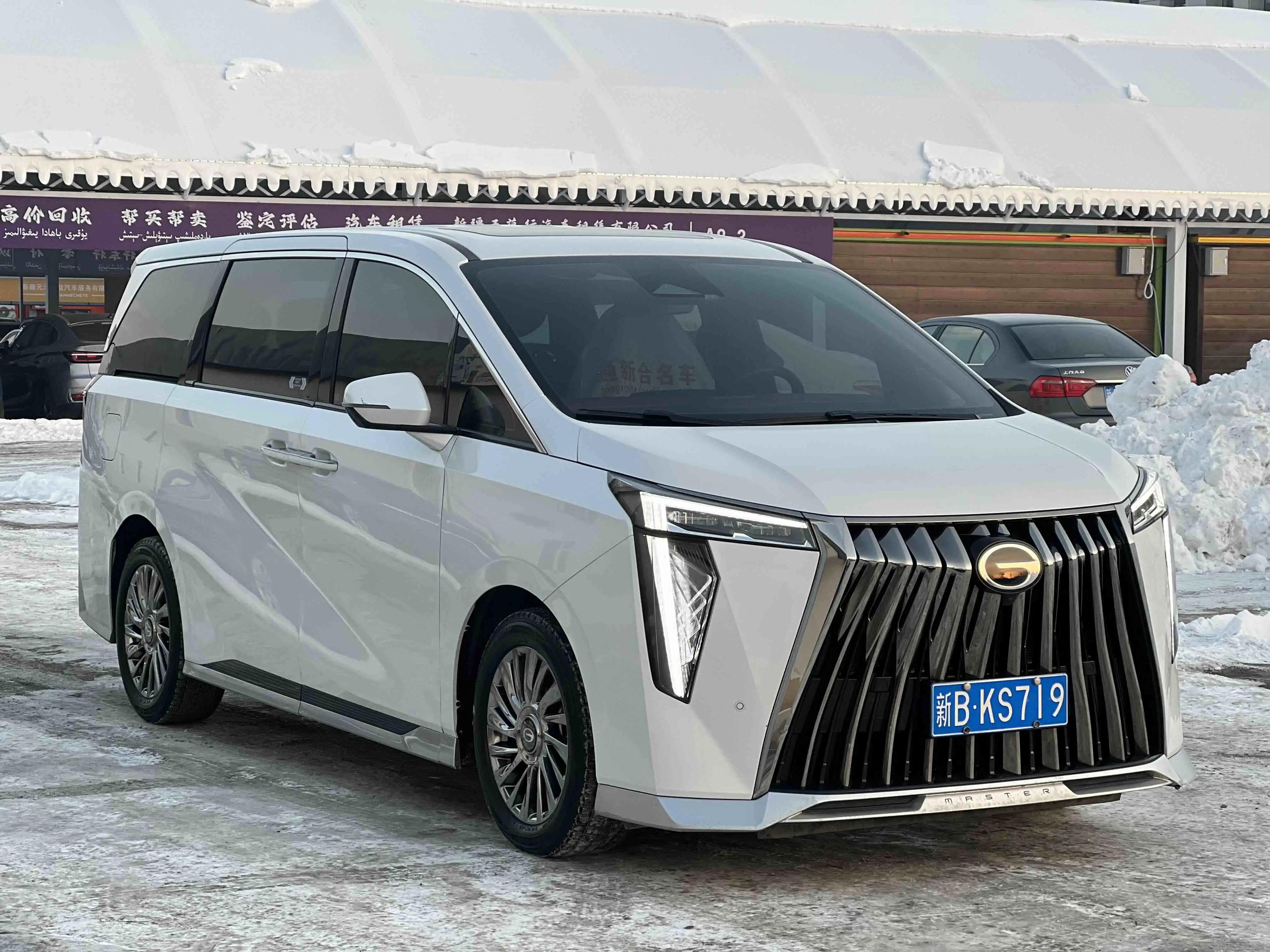 GAC Trumpchi M8  из Китая