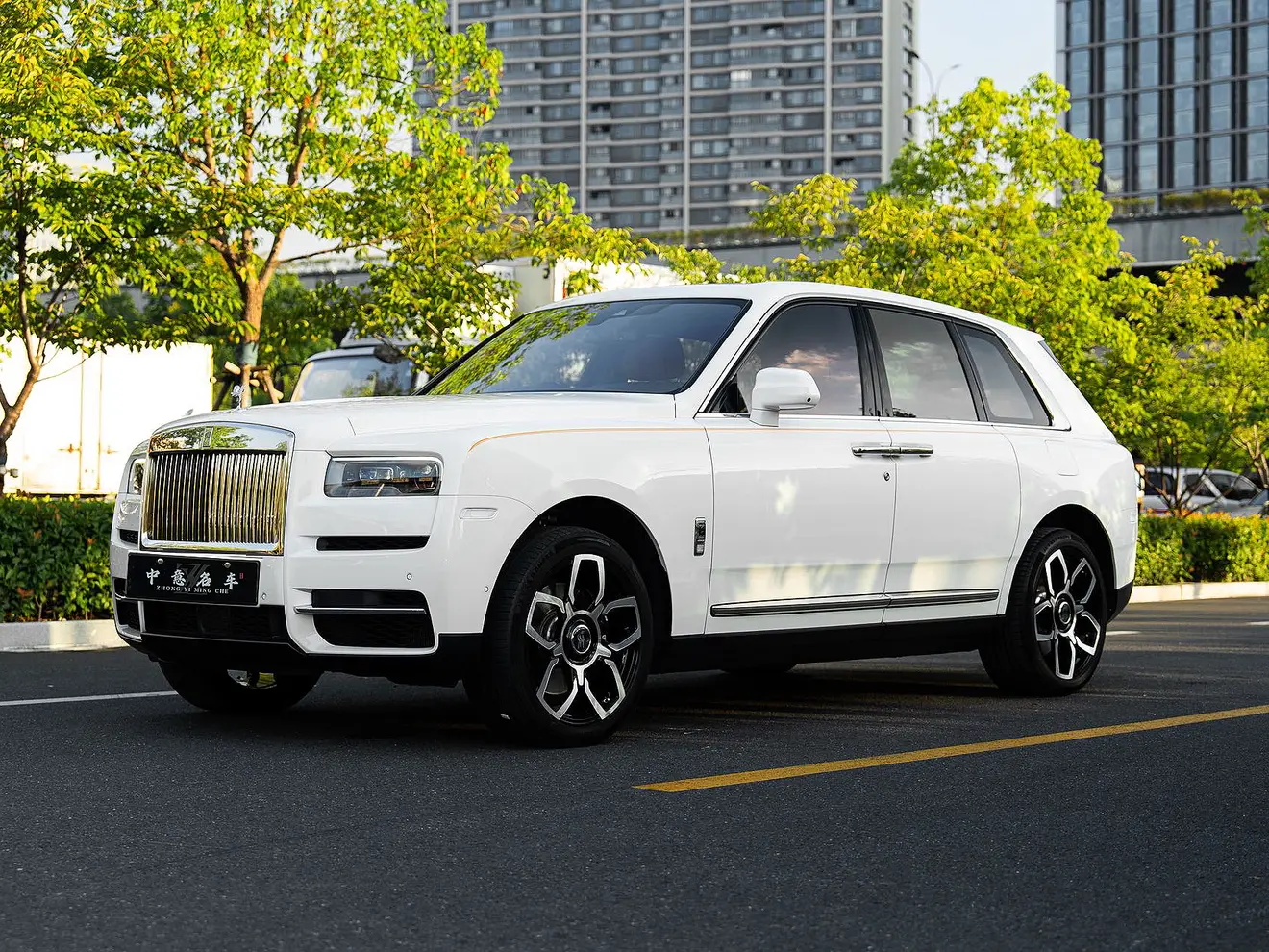 Rolls Royce Cullinan  из Китая