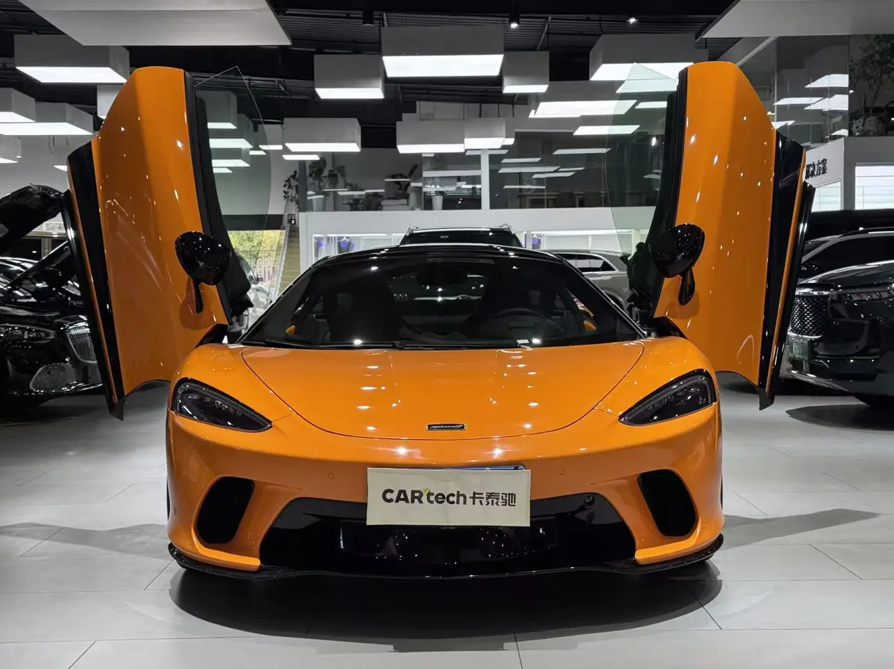 McLaren GT  из Китая