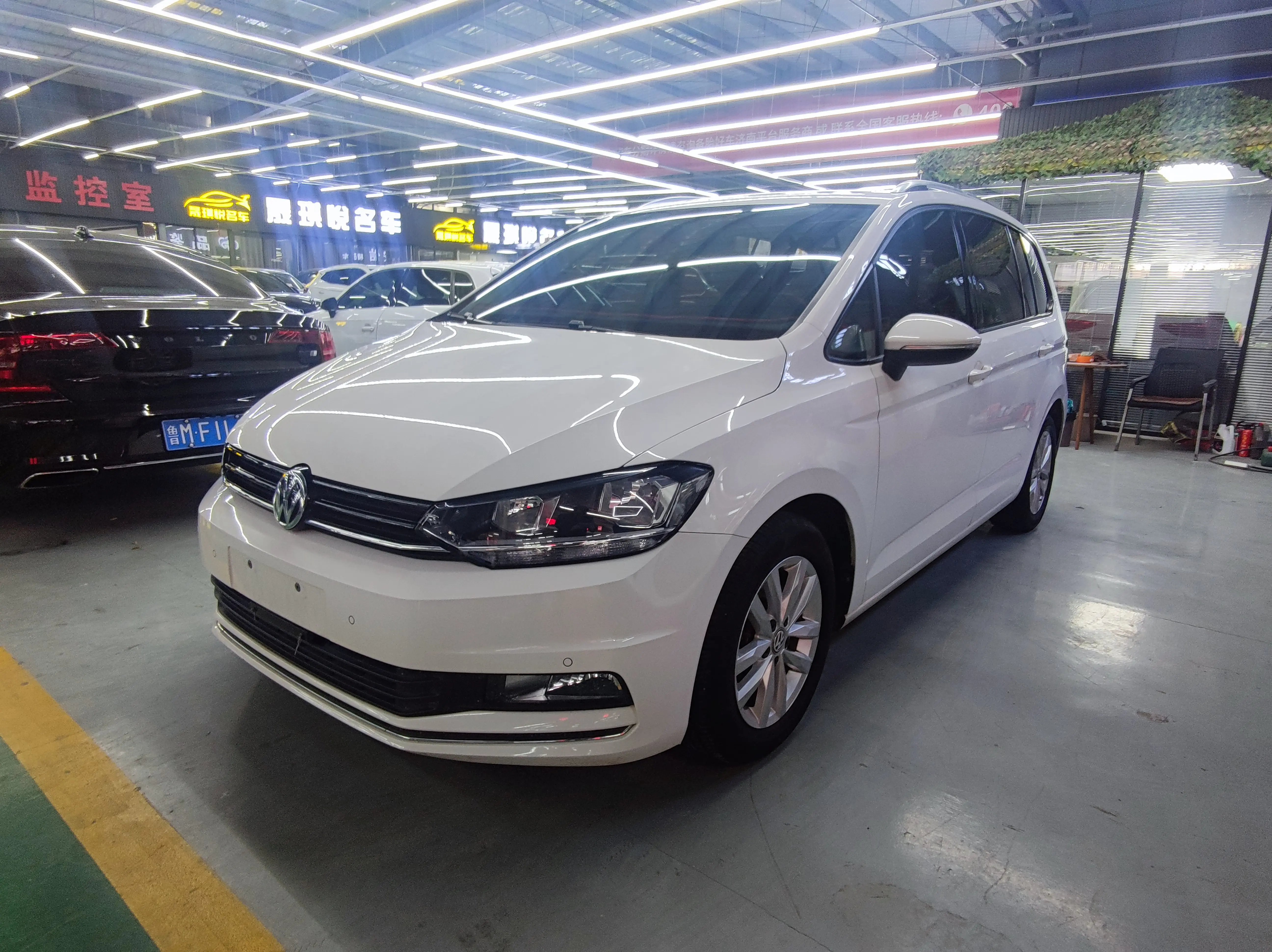 Volkswagen Touran L  из Китая