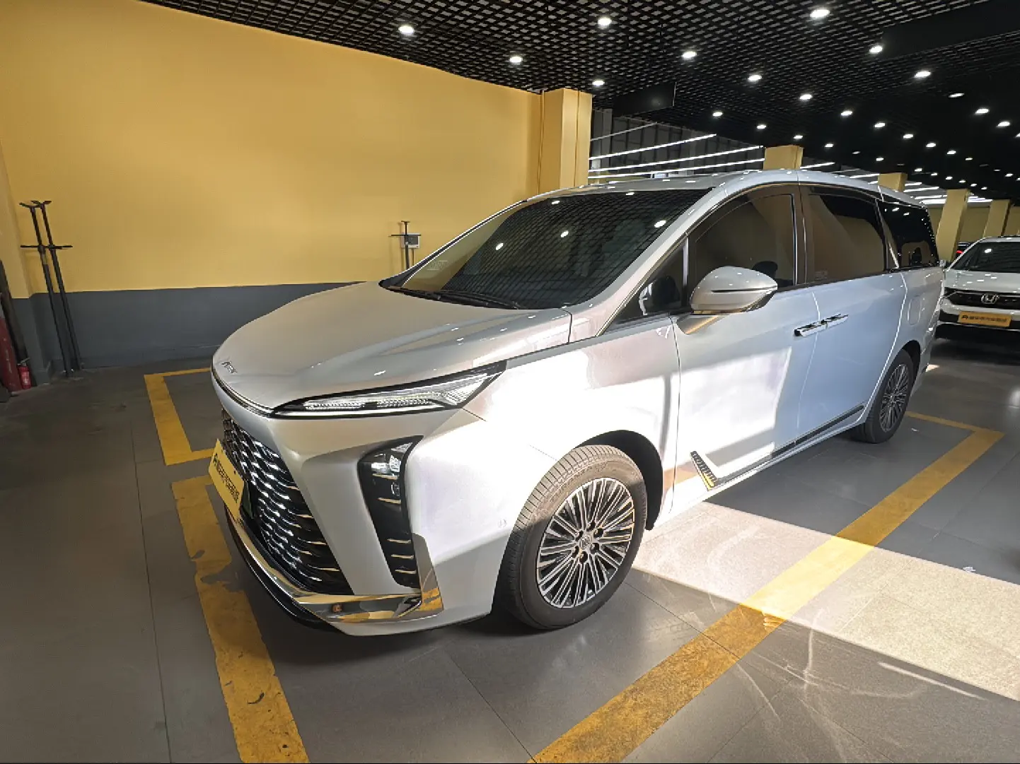 Buick GL8 PHEV  из Китая