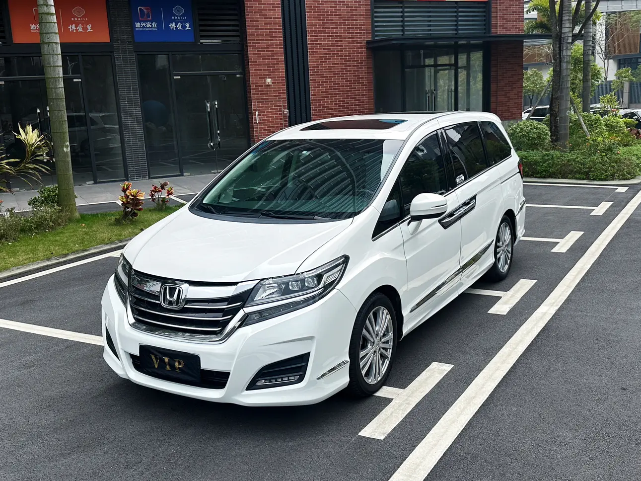 Honda Elysion (Alison)  из Китая