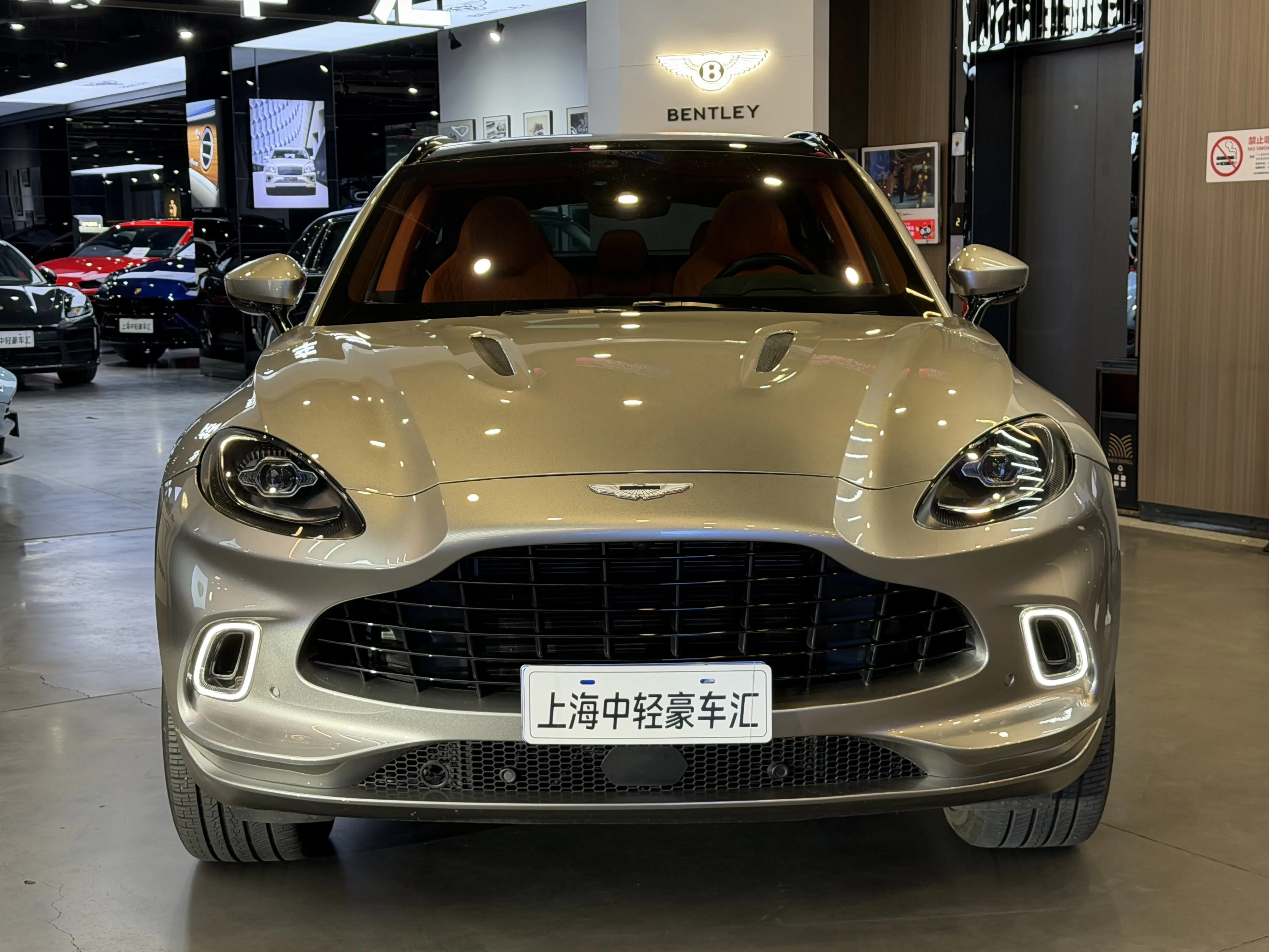 Aston Martin DBX  из Китая