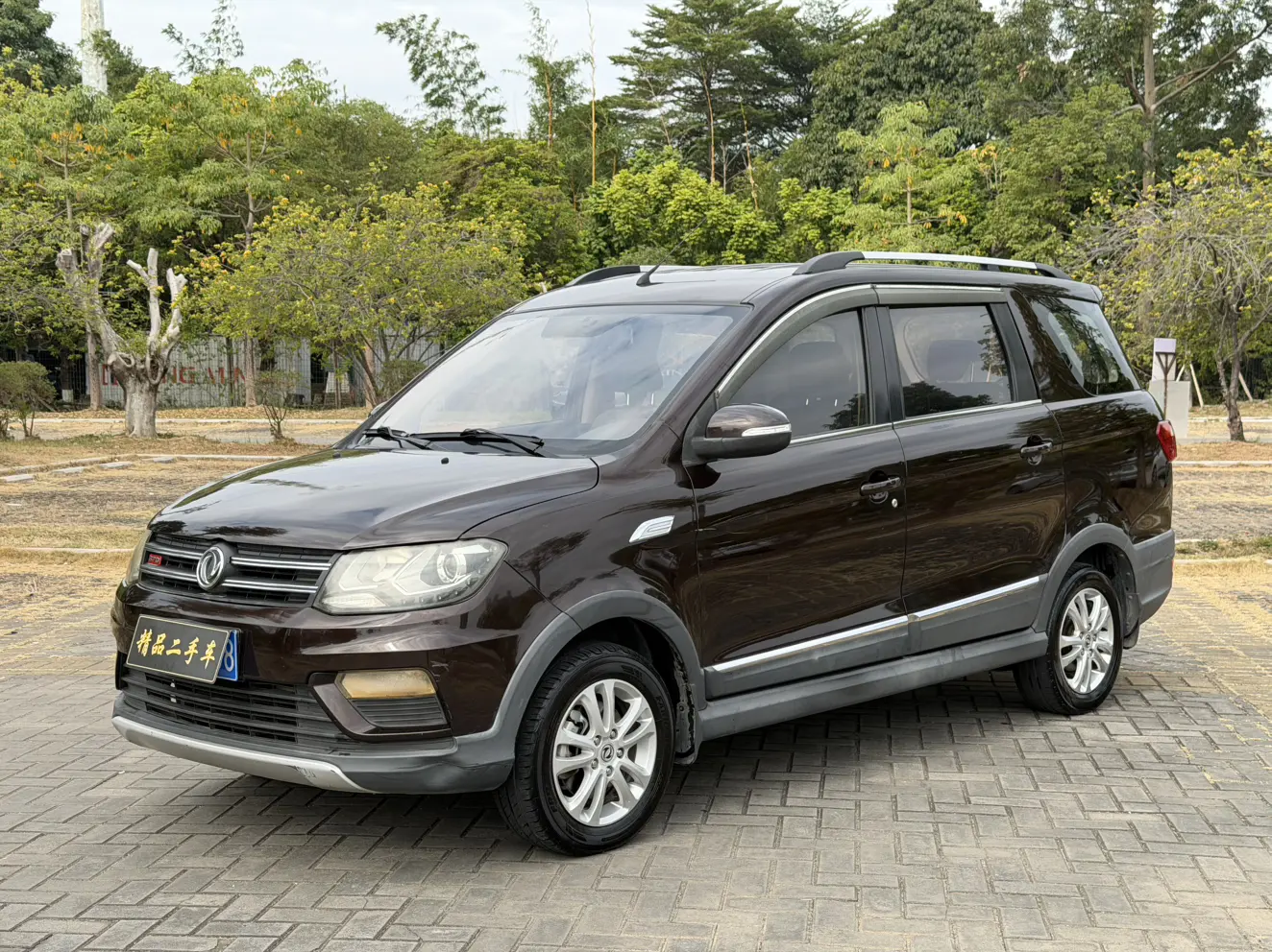 Dongfeng Fengon 370  из Китая