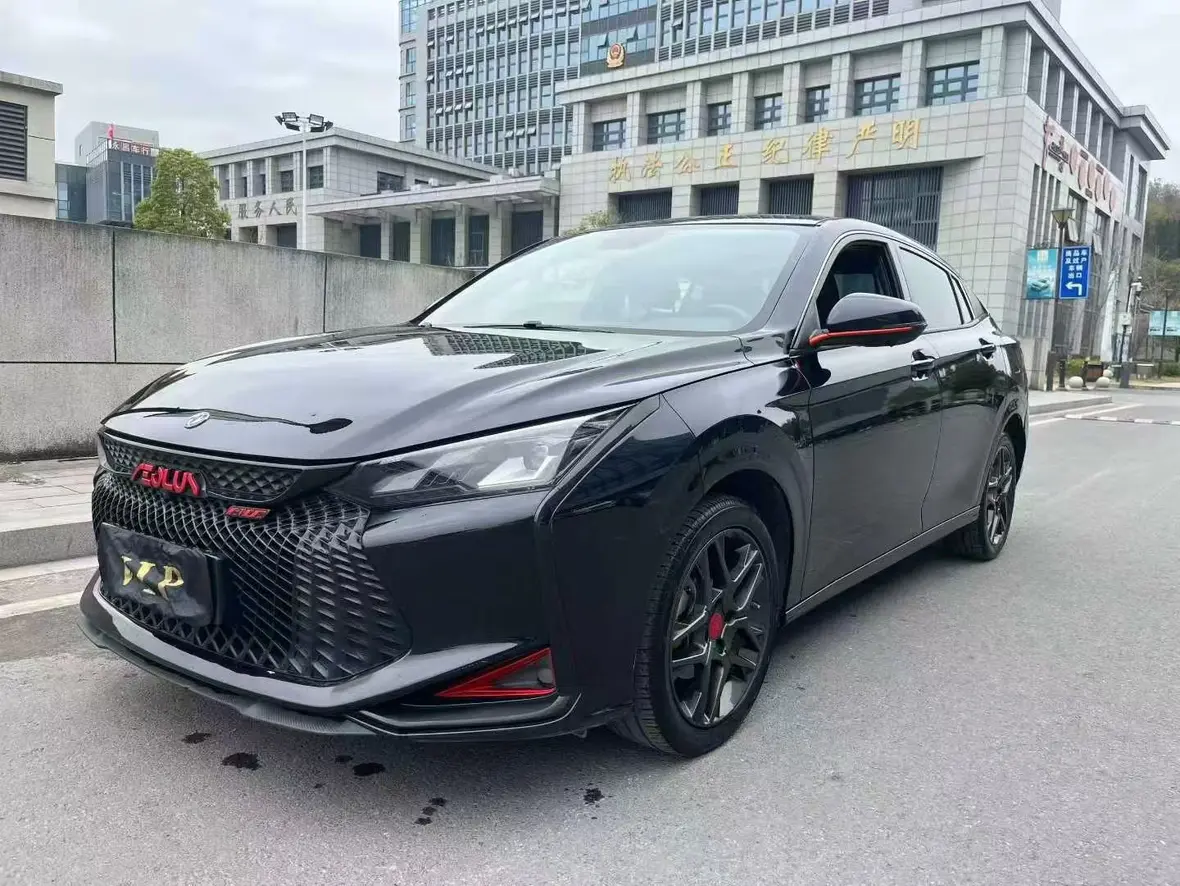 Dongfeng Yixuan  из Китая