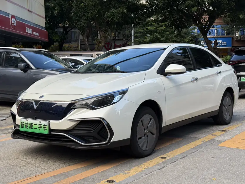 Kai Chen Venucia D60 EV  из Китая