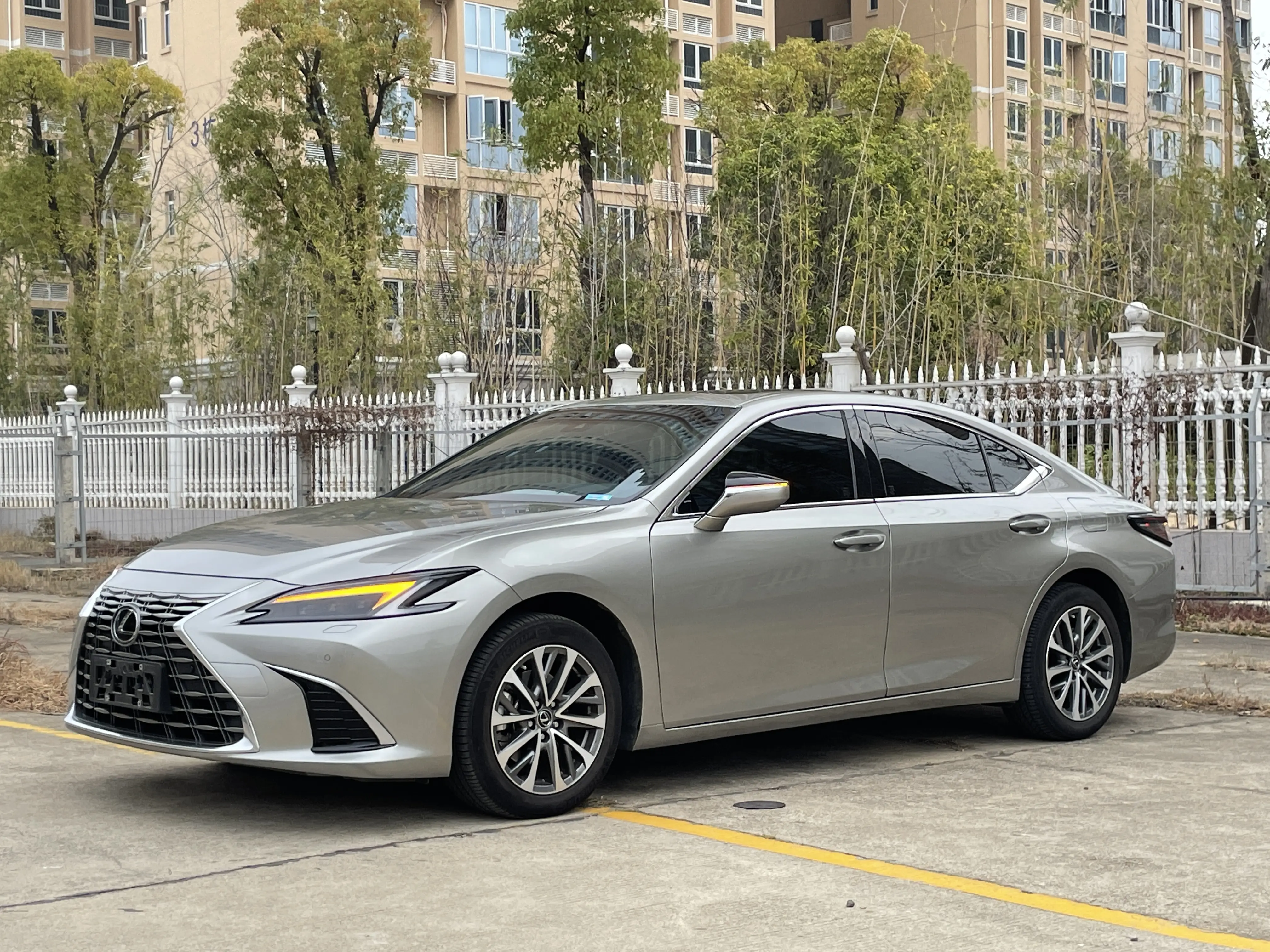 Lexus ES  из Китая