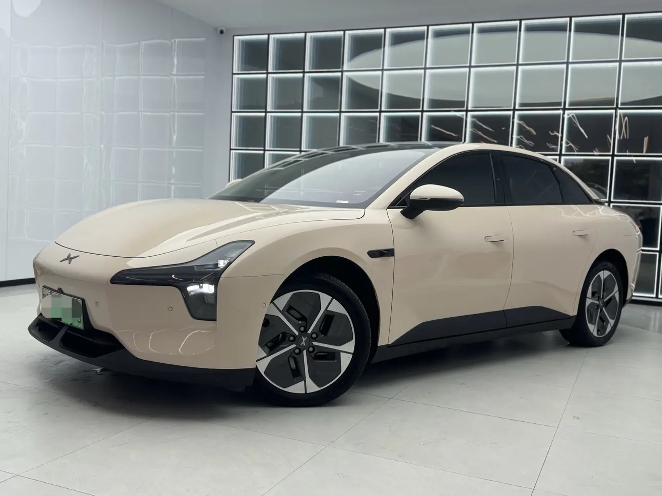 Xpeng Xiaopeng MONA M03  из Китая