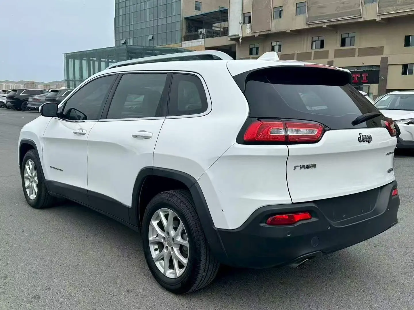 Jeep Cherokee  из Китая