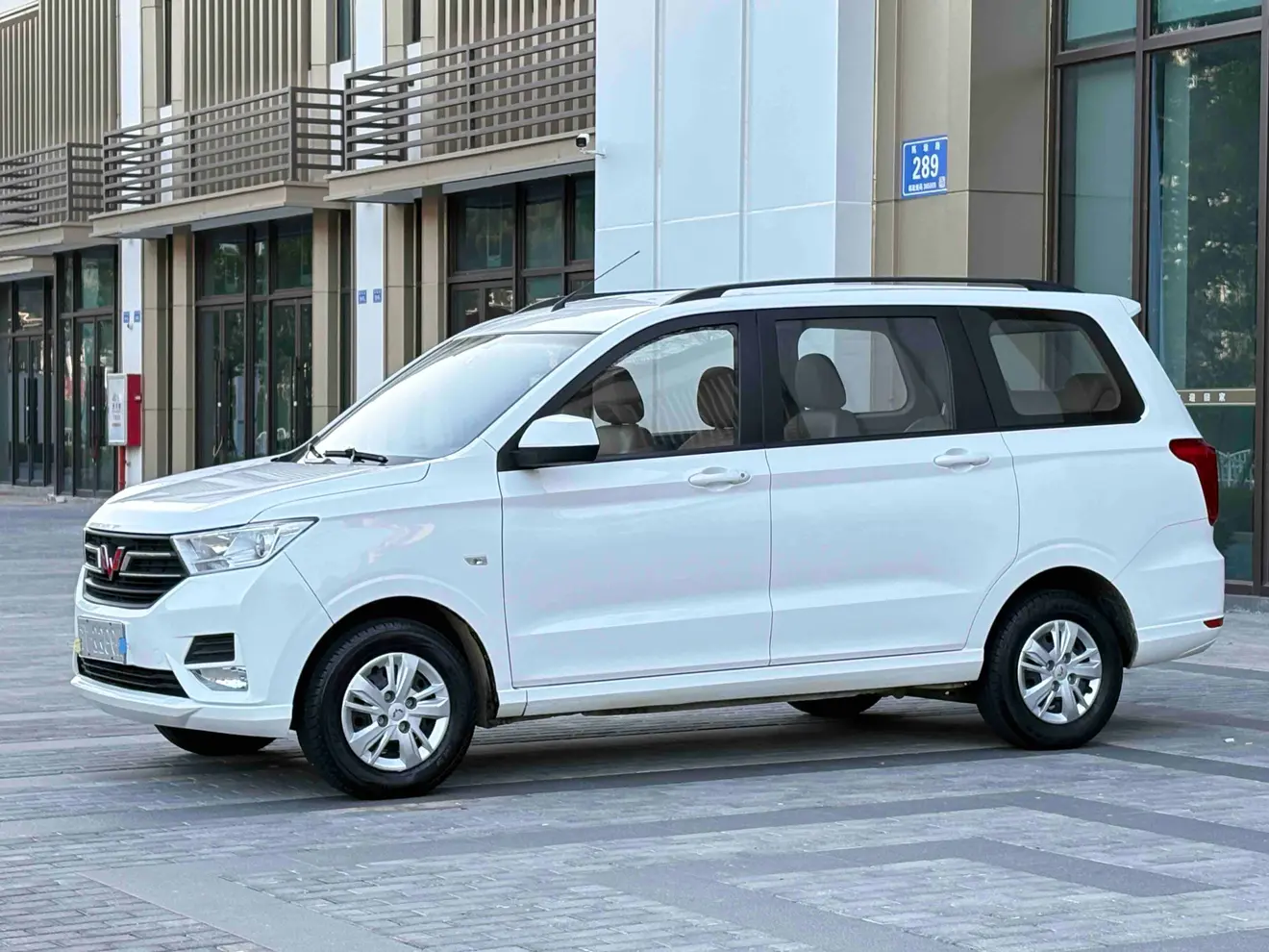 Wuling Hongguang  из Китая