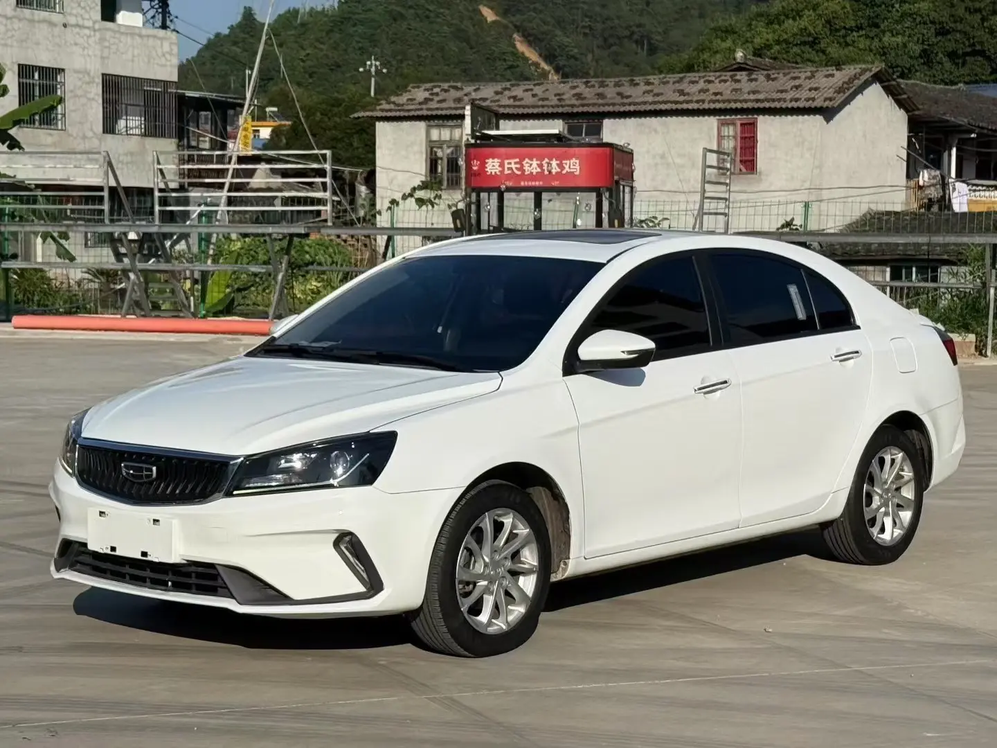 Geely Emgrand  из Китая