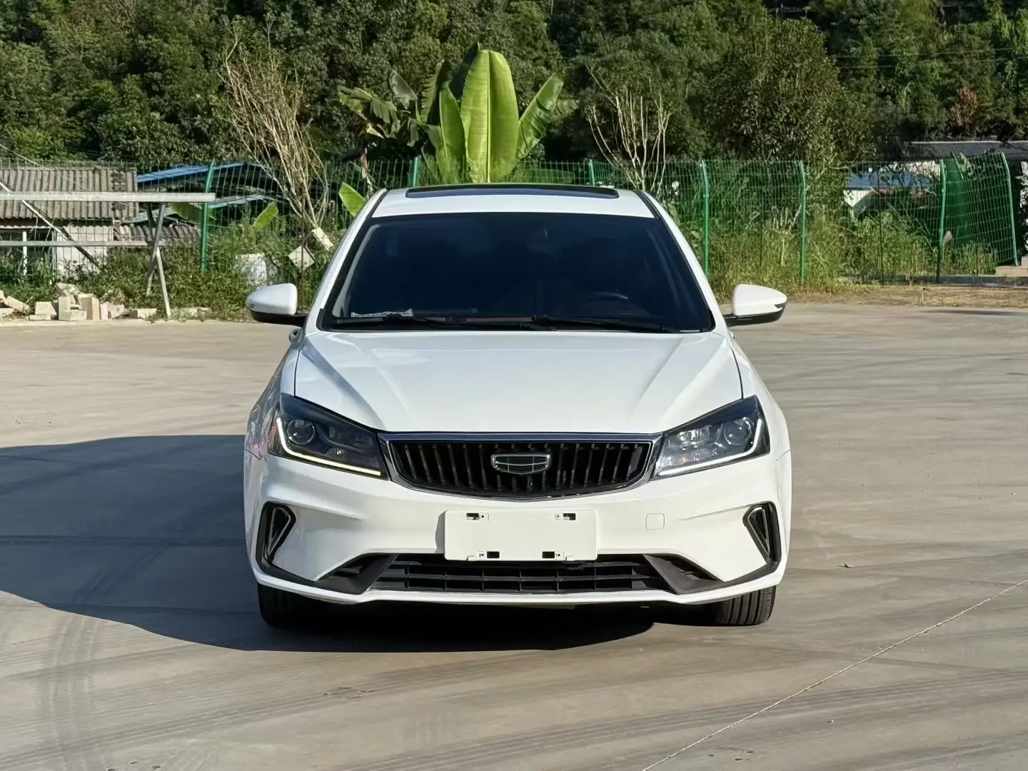 Geely Emgrand  из Китая