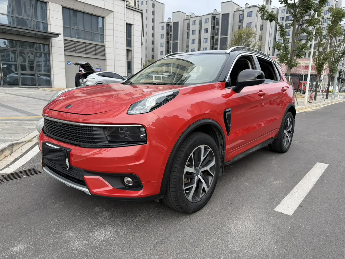 Lynk & Co 01  из Китая