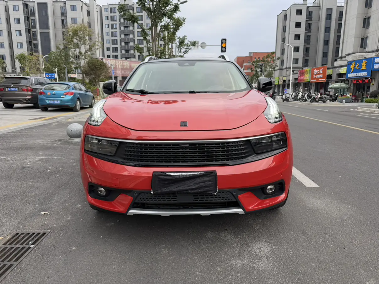 Lynk & Co 01  из Китая