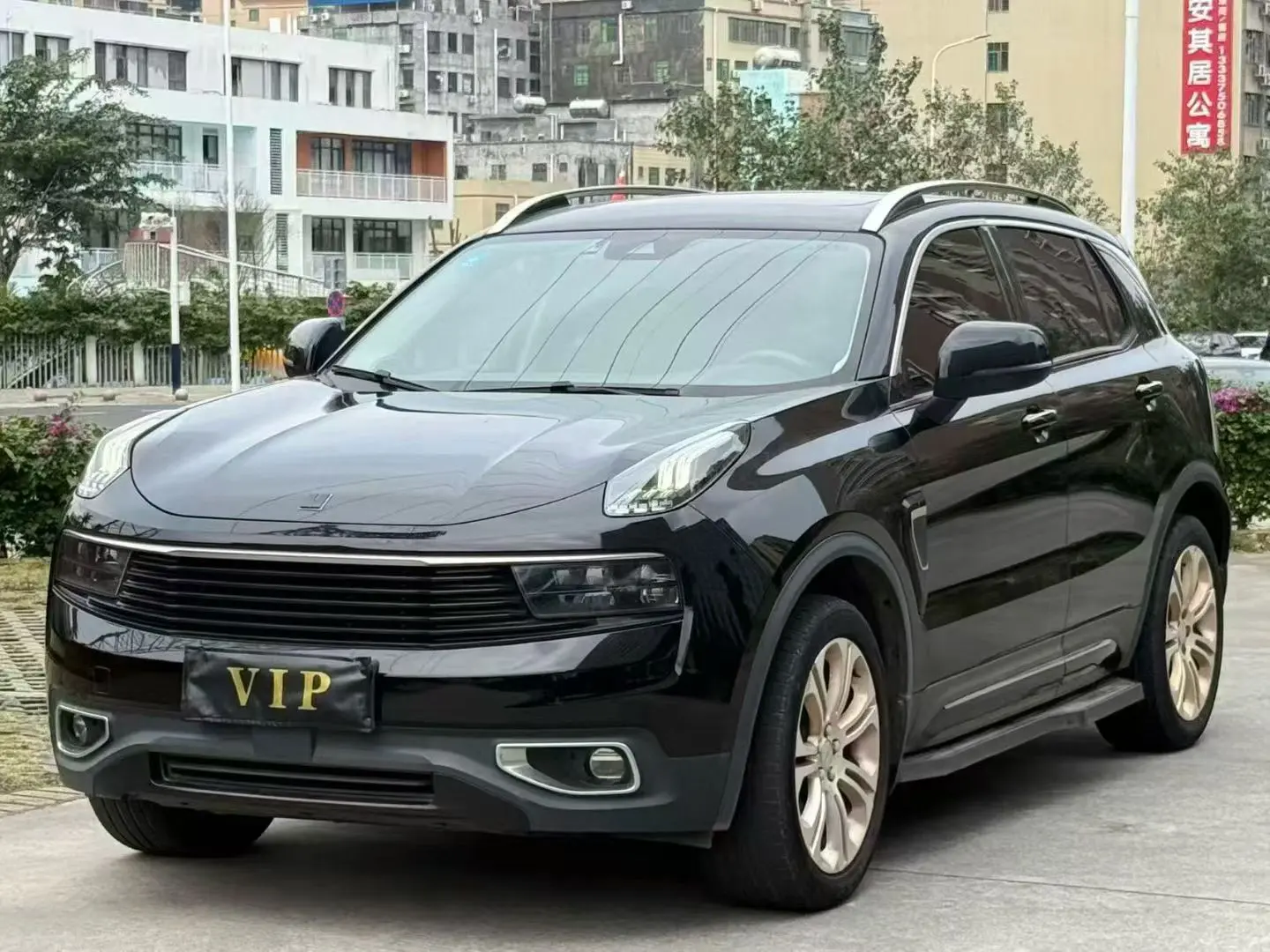 Lynk & Co 01  из Китая