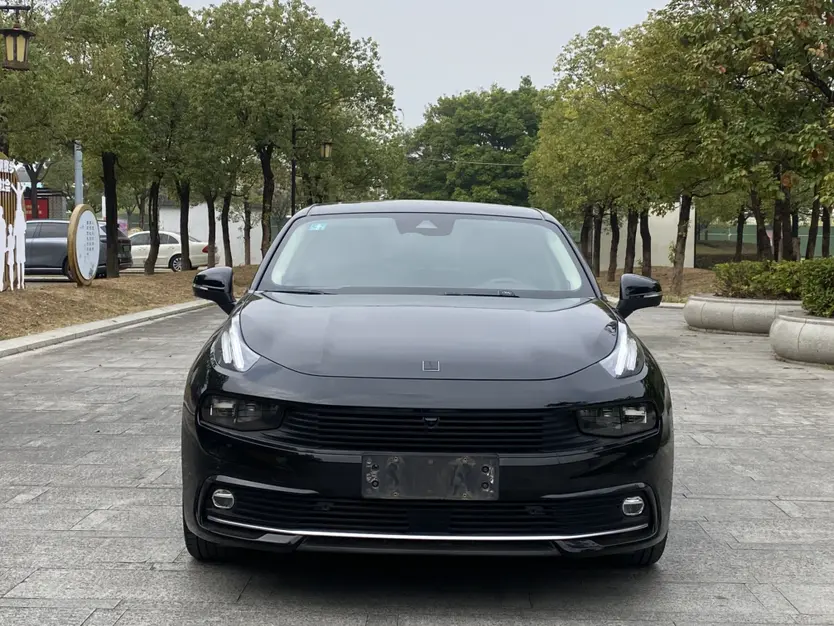 Lynk & Co 03