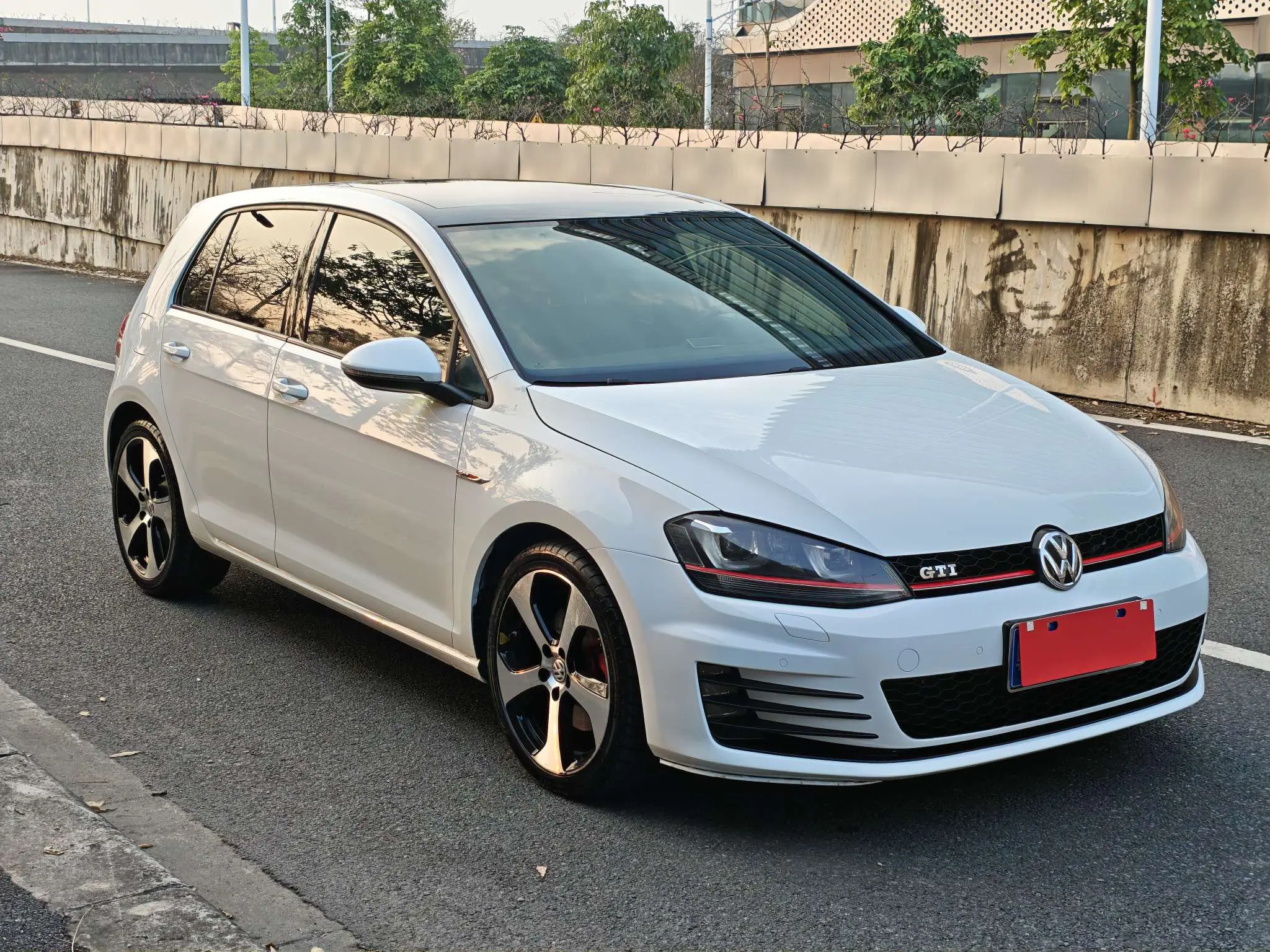 Volkswagen Golf GTI  из Китая