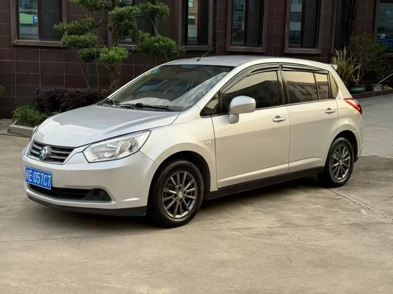 Kai Chen Venucia R50  из Китая