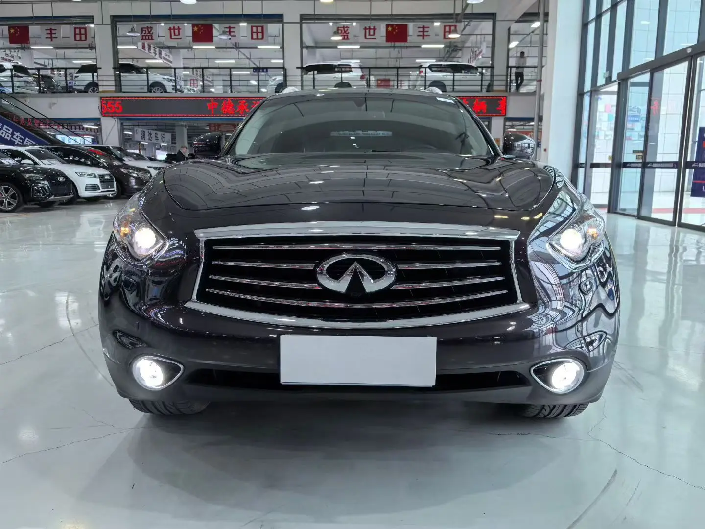 Infiniti QX70  из Китая