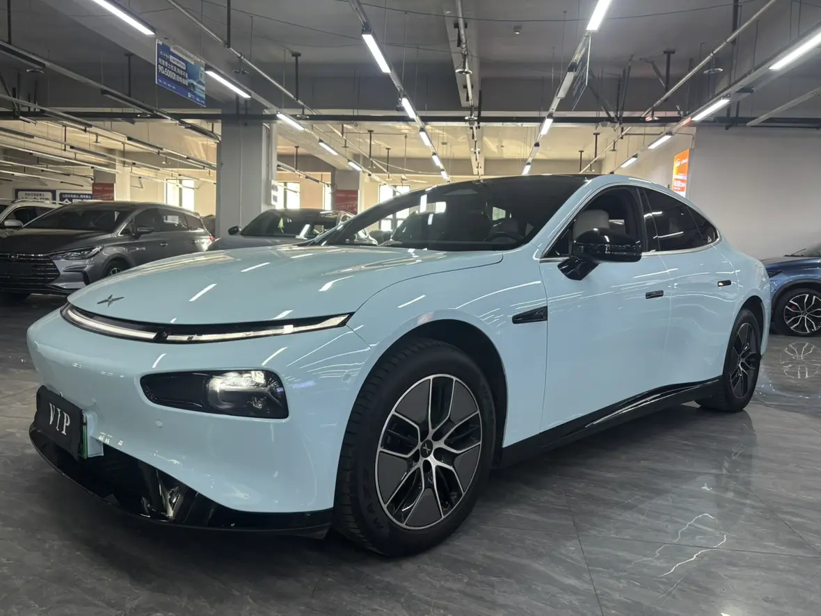 Xpeng P7  из Китая