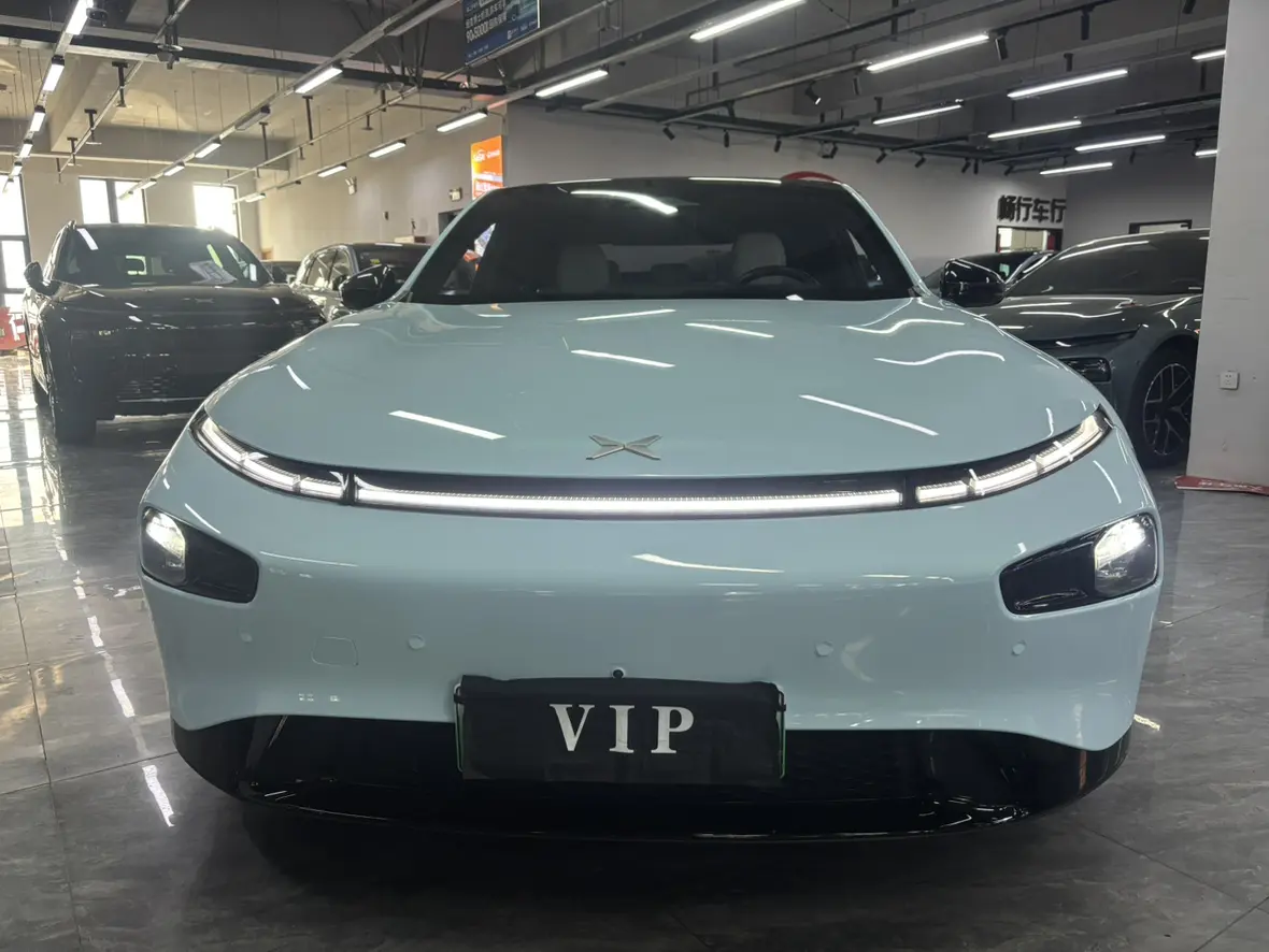 Xpeng P7  из Китая