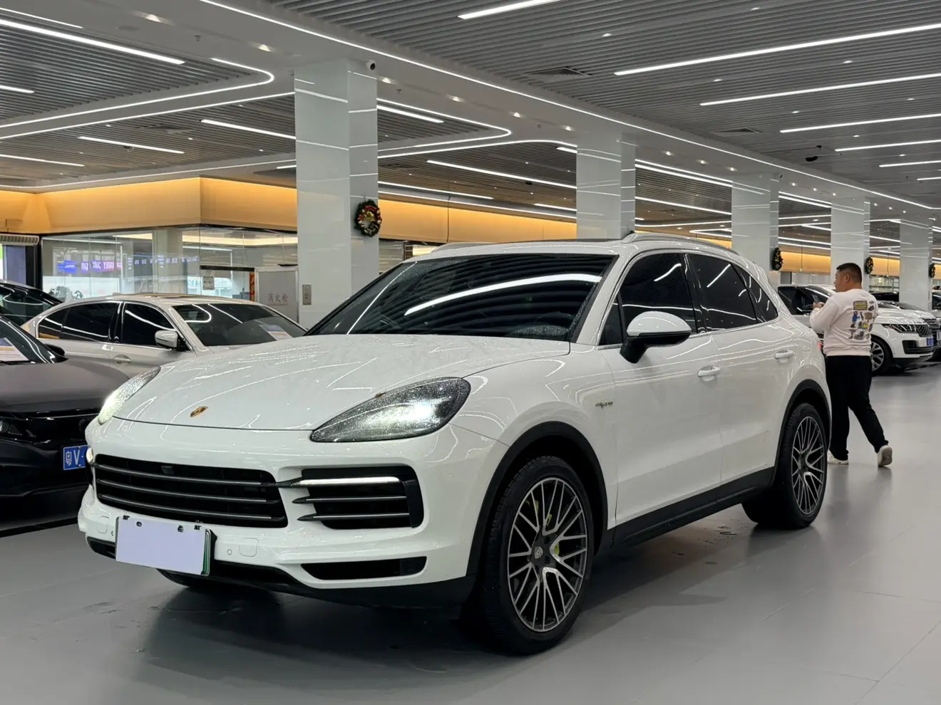 Porsche Cayenne E-Hybrid  из Китая
