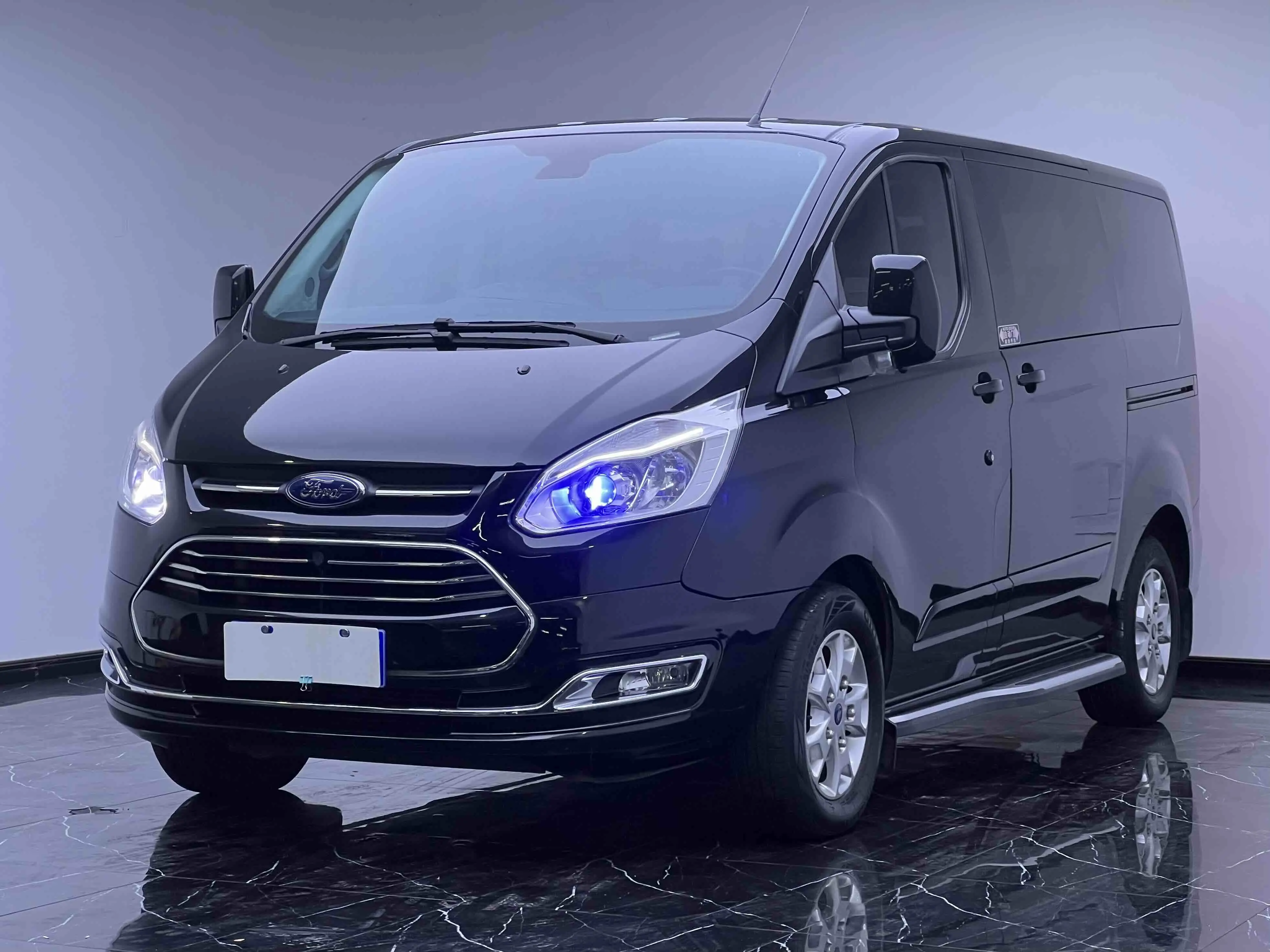 Ford Toureo  из Китая